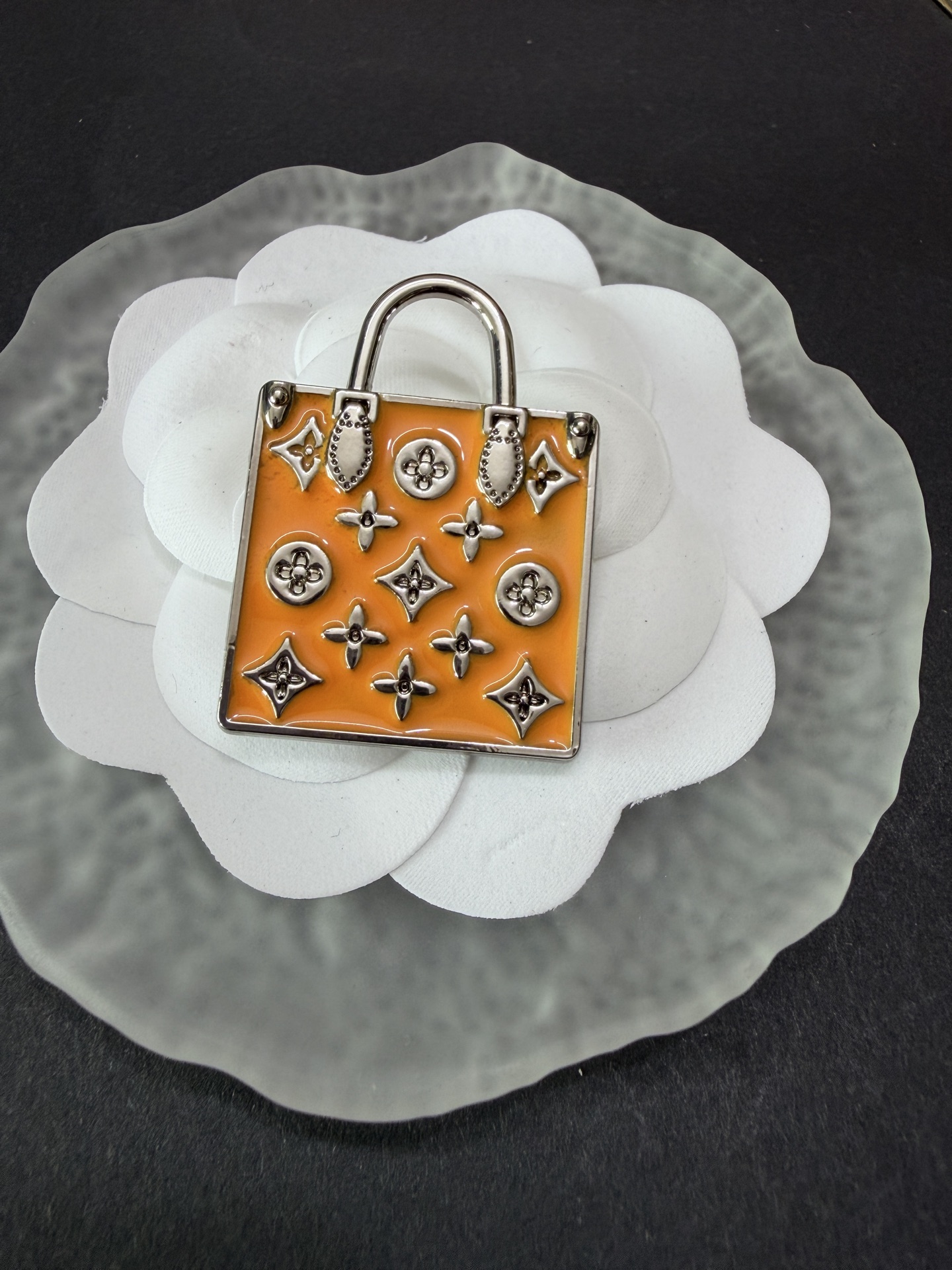 Bag Shape Metal Signage  41MM*30MM