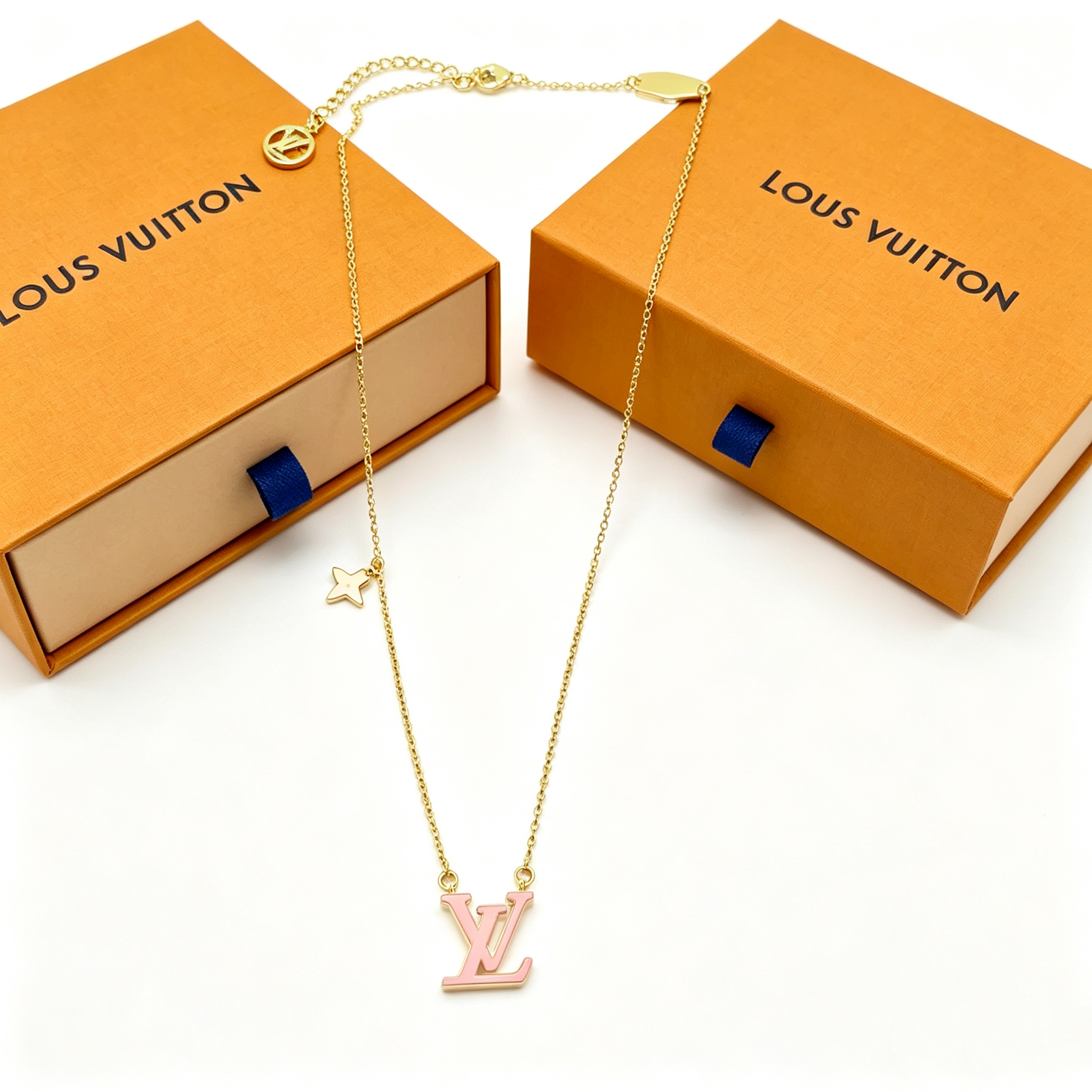 L — Metal Necklace Pendant Style