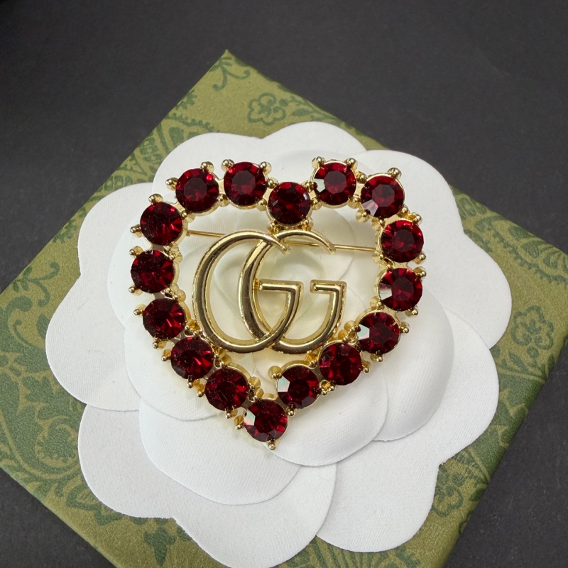GG-Love Shape Surrounding With Gems 41MM*41MM