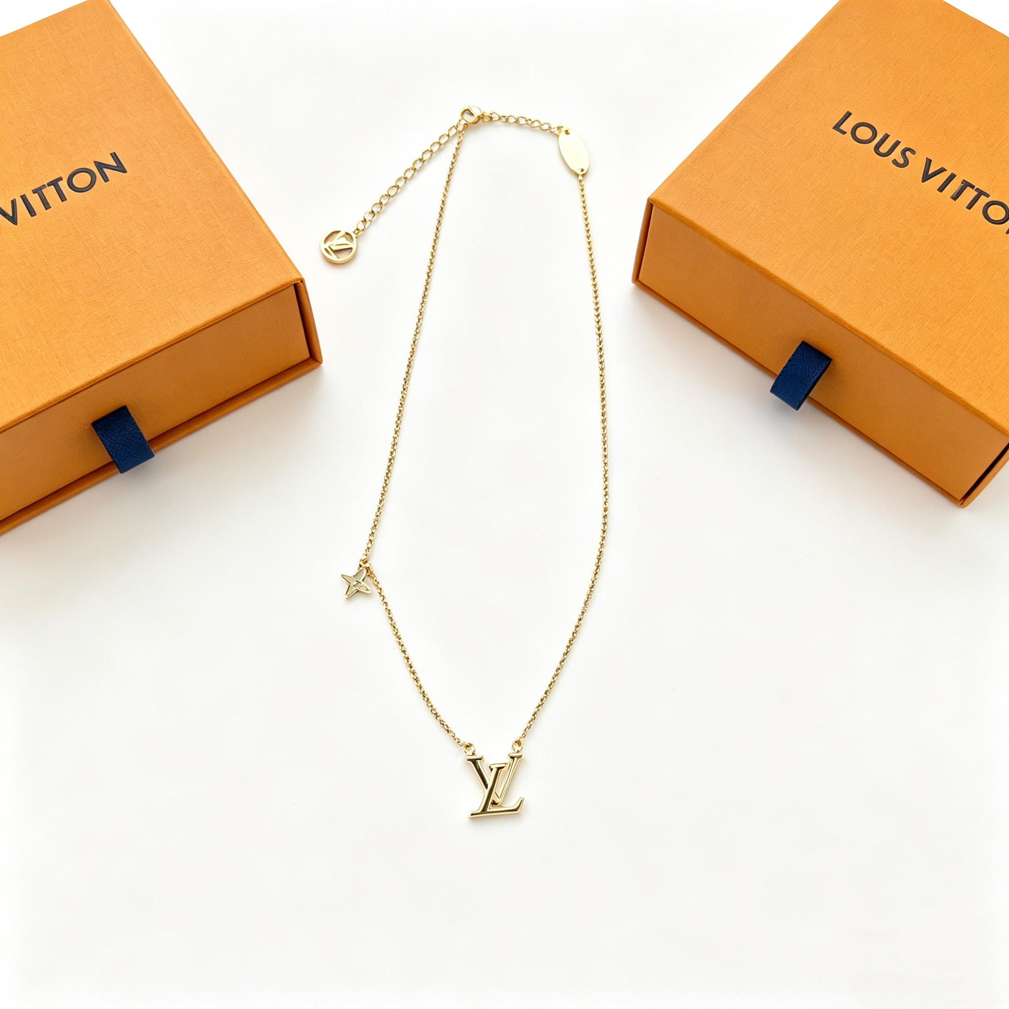 L — Metal Necklace Pendant Style