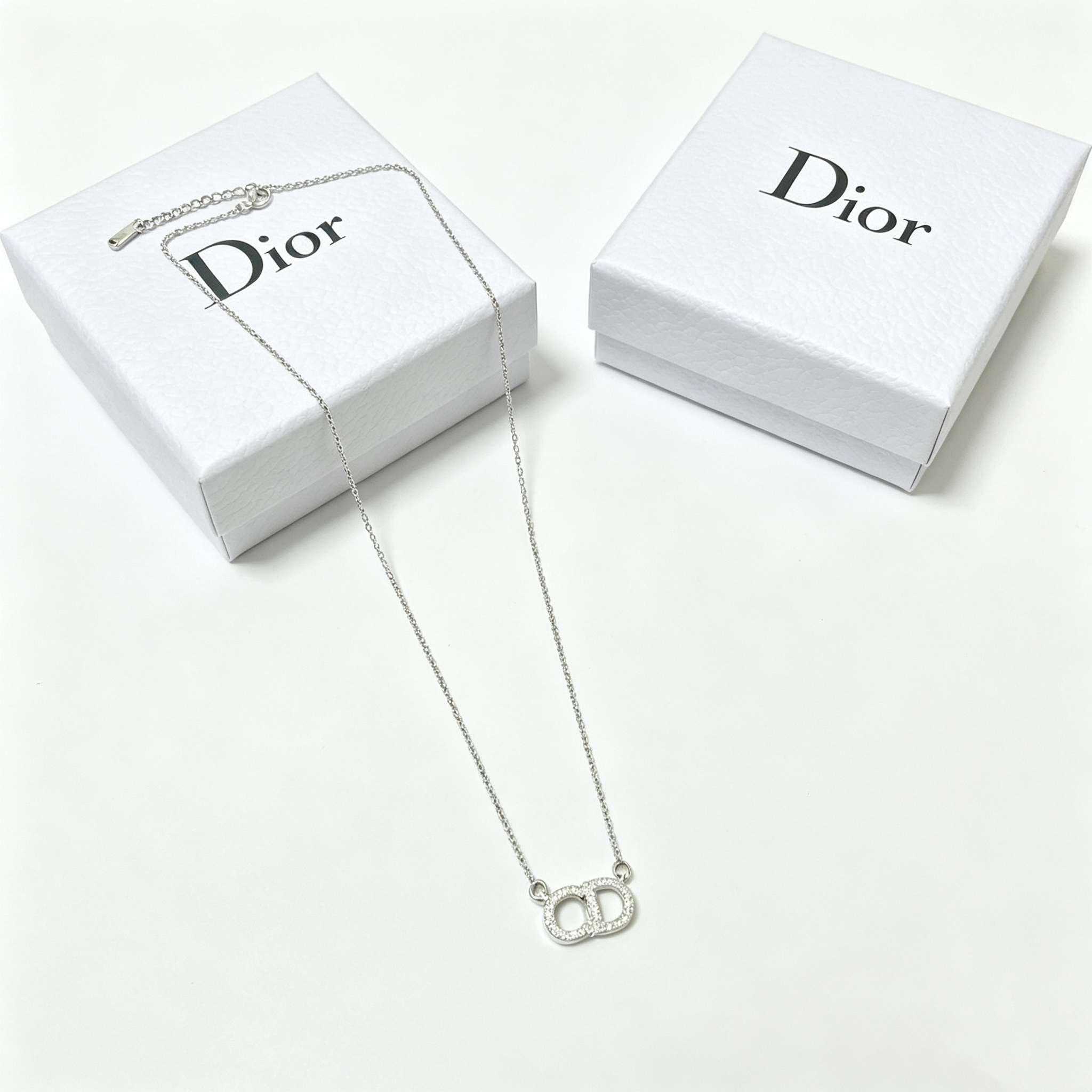 D—Metal Necklace Pendant Style