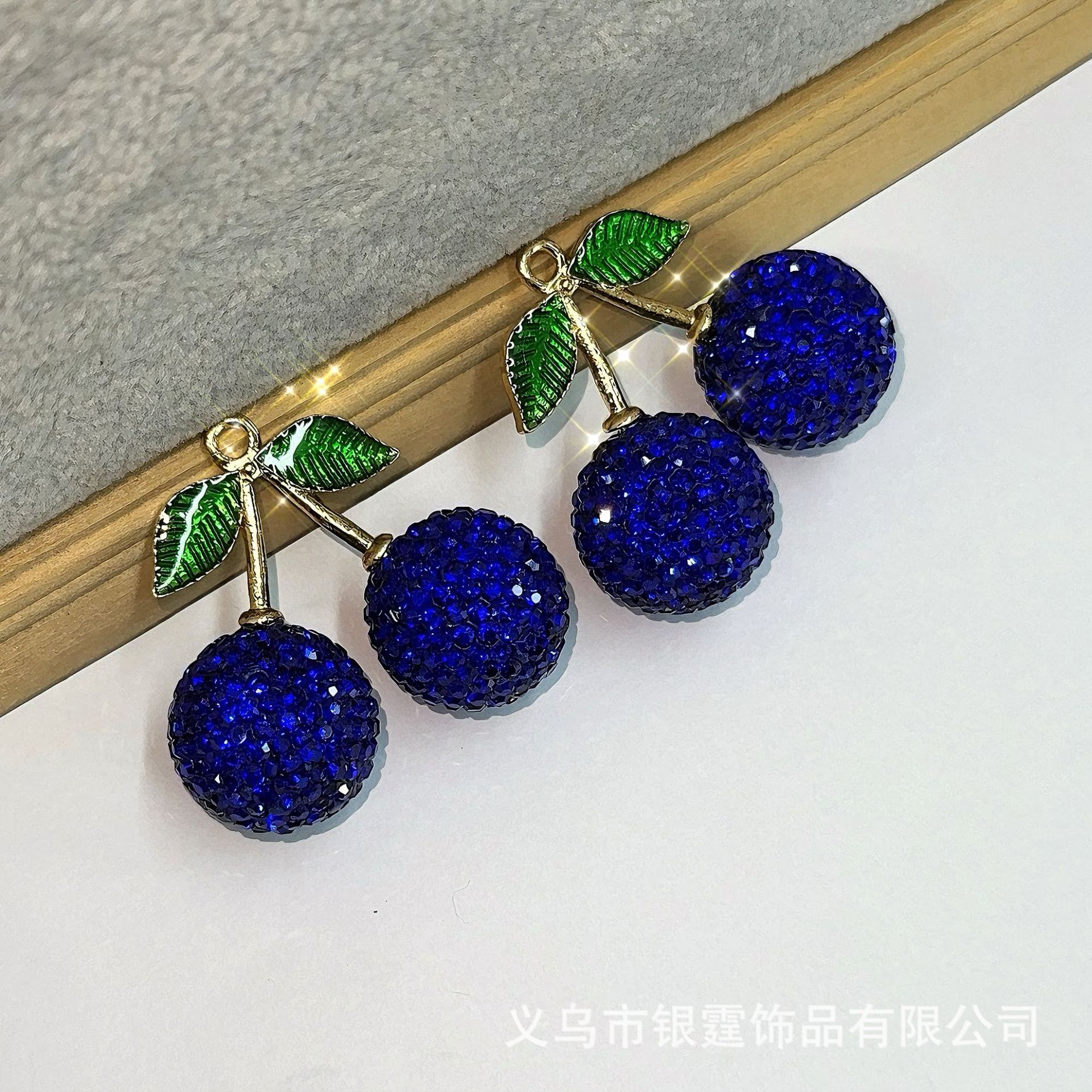 Cherry with diamonds 42MM*35MM