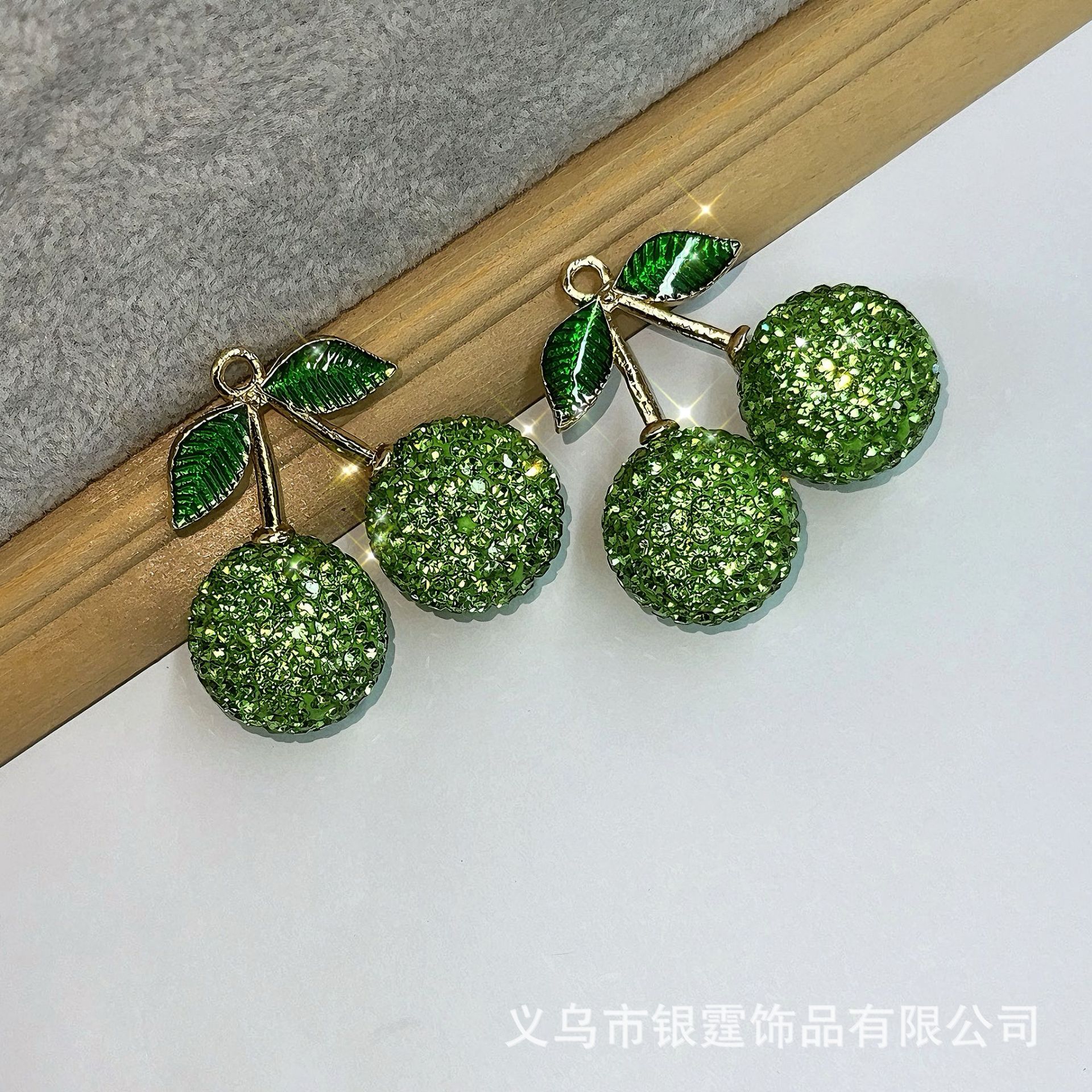 Cherry with diamonds 42MM*35MM