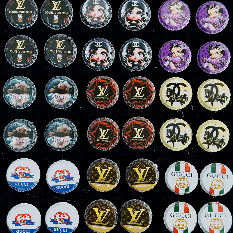 A Pack of 5PCS Designer Bottle Cap with Pin on the Back