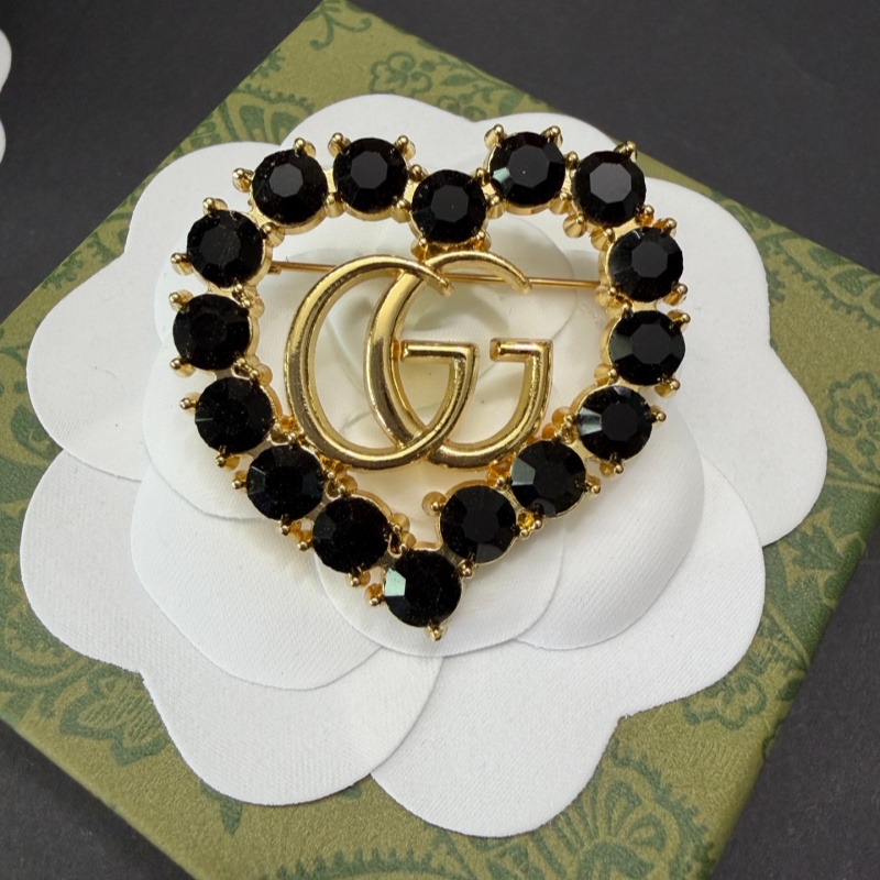 GG-Love Shape Surrounding With Gems 41MM*41MM