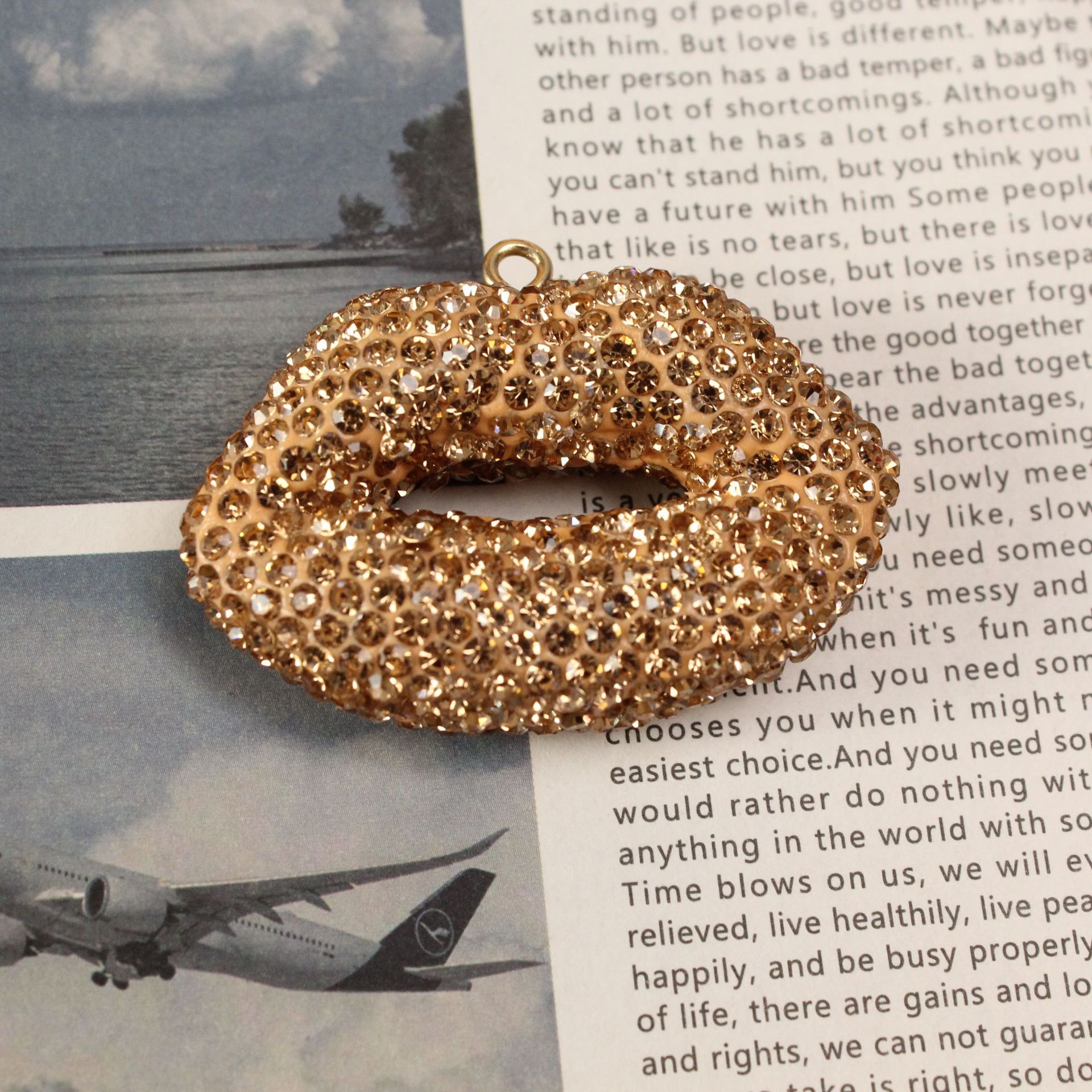 Lip With Diamonds 50MM*35MM