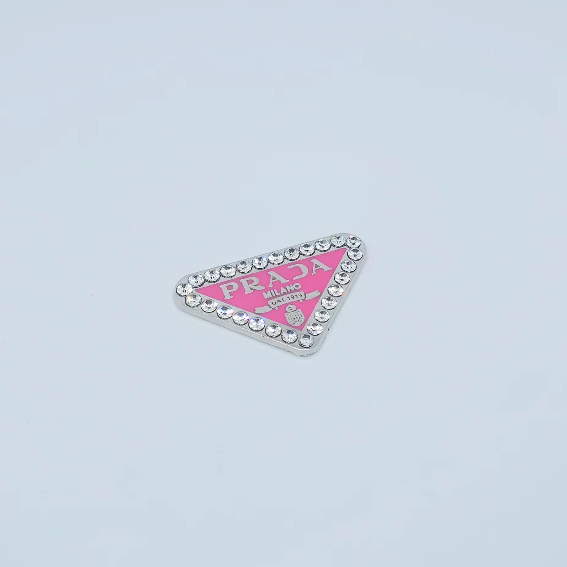 P-Triangular Signage With Diamonds 43MM*27MM