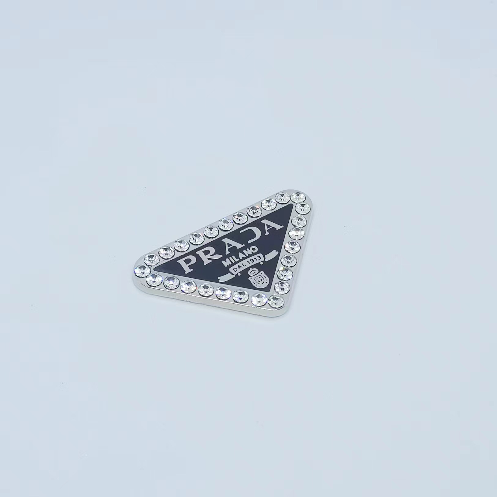 P-Triangular Signage With Diamonds 43MM*27MM