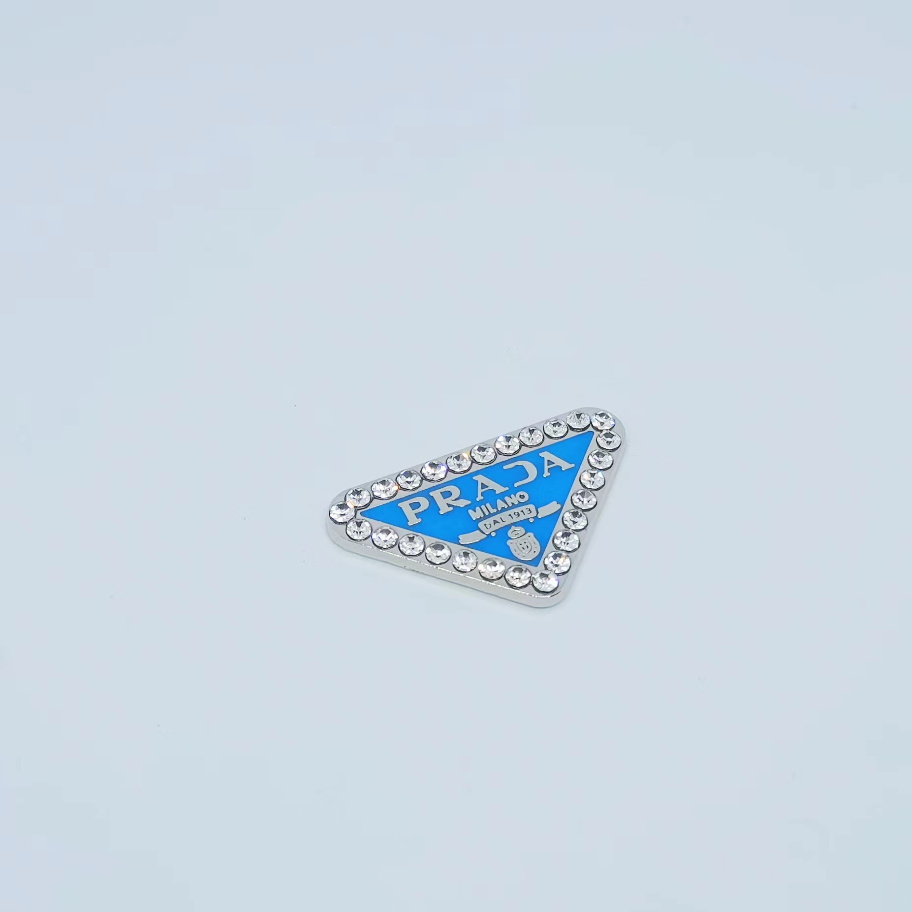 P-Triangular Signage With Diamonds 43MM*27MM