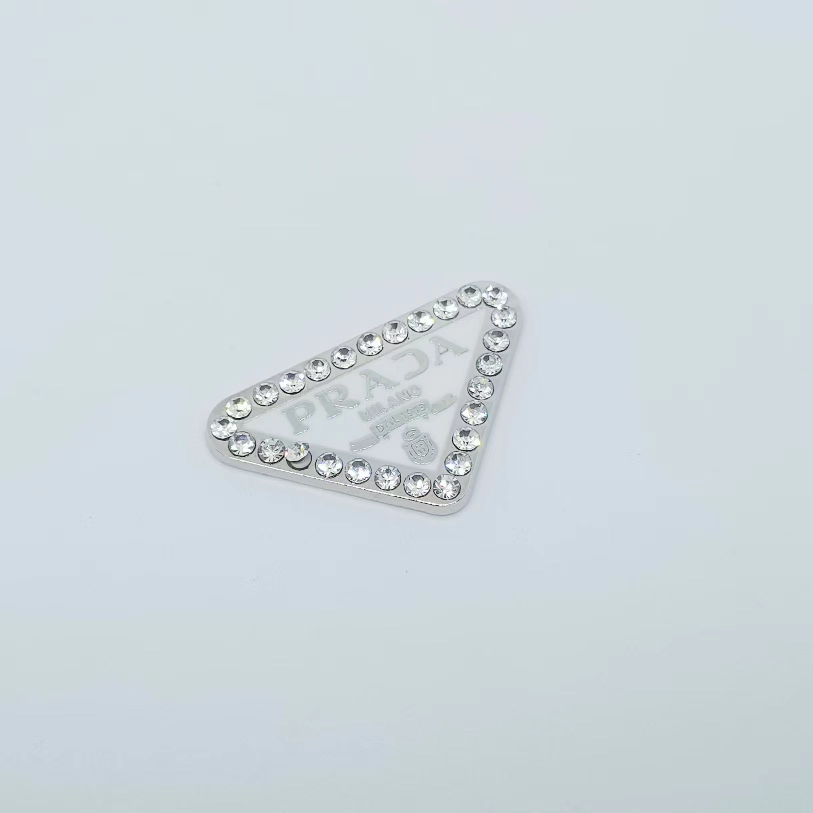 P-Triangular Signage With Diamonds 43MM*27MM