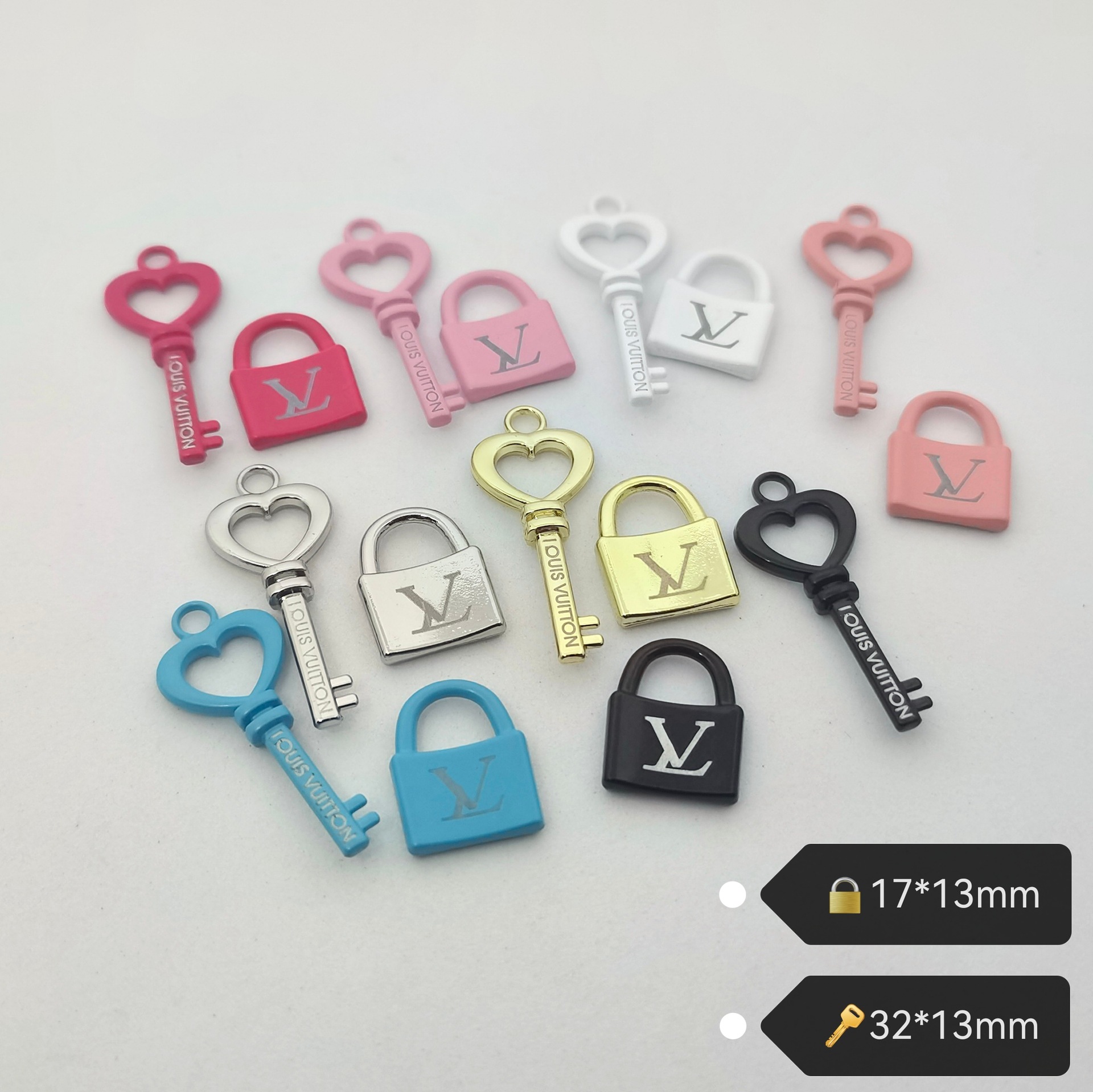 A Set Of Keys And Locks  32MM*13MM