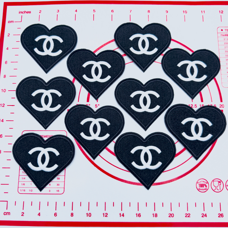 Mid(Iron-on) C- 2 White And Black Love Shape Patches