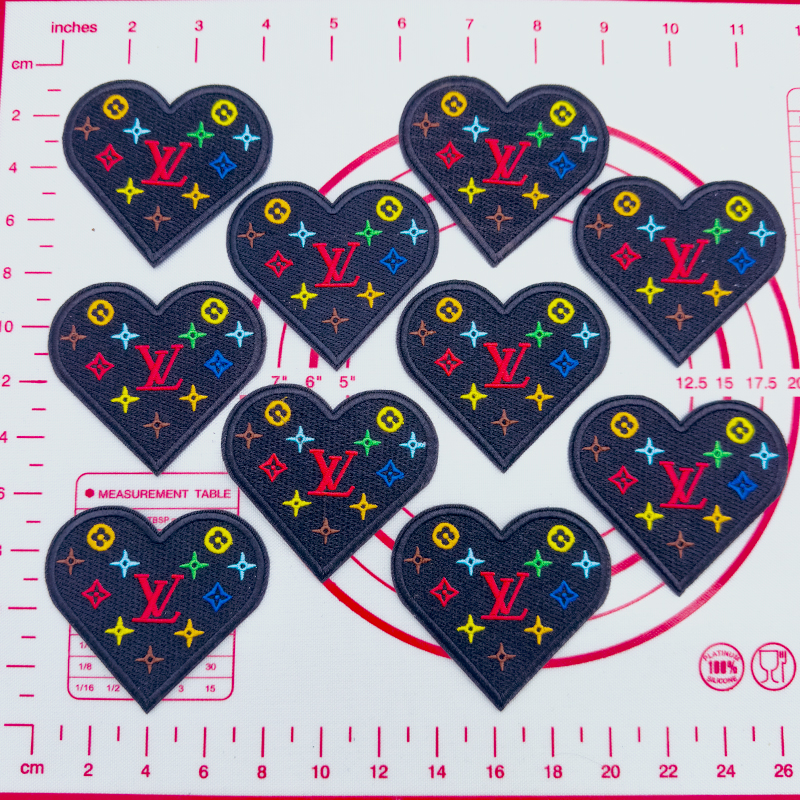 Mid(Iron-on) L-Black Love Shape Patches