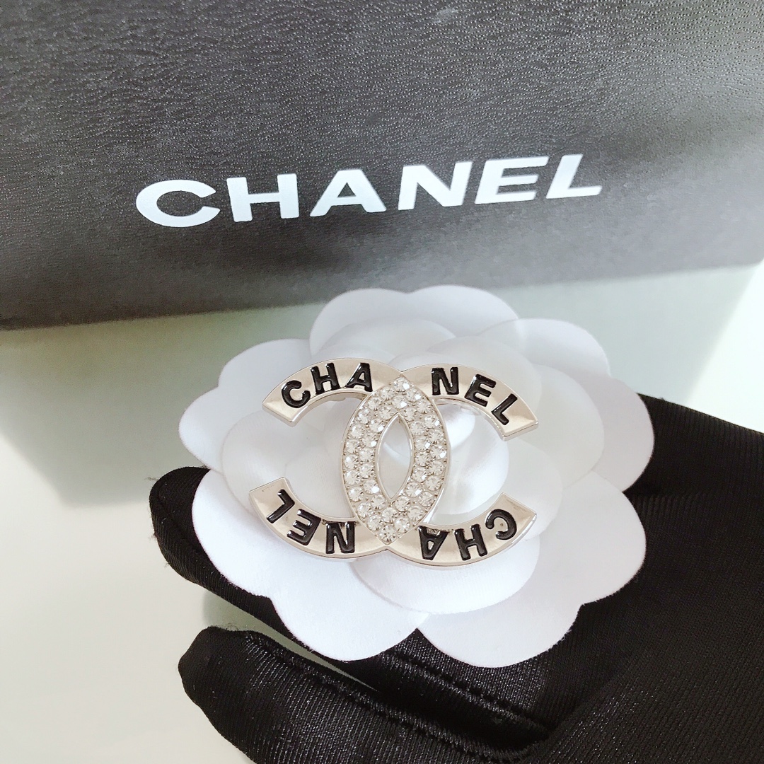 C- Double C With Diamonds And Letter 40MM*30MM