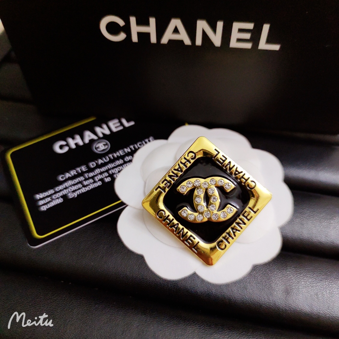 C-Double C Square with letters around it With diamonds 35MM*35MM