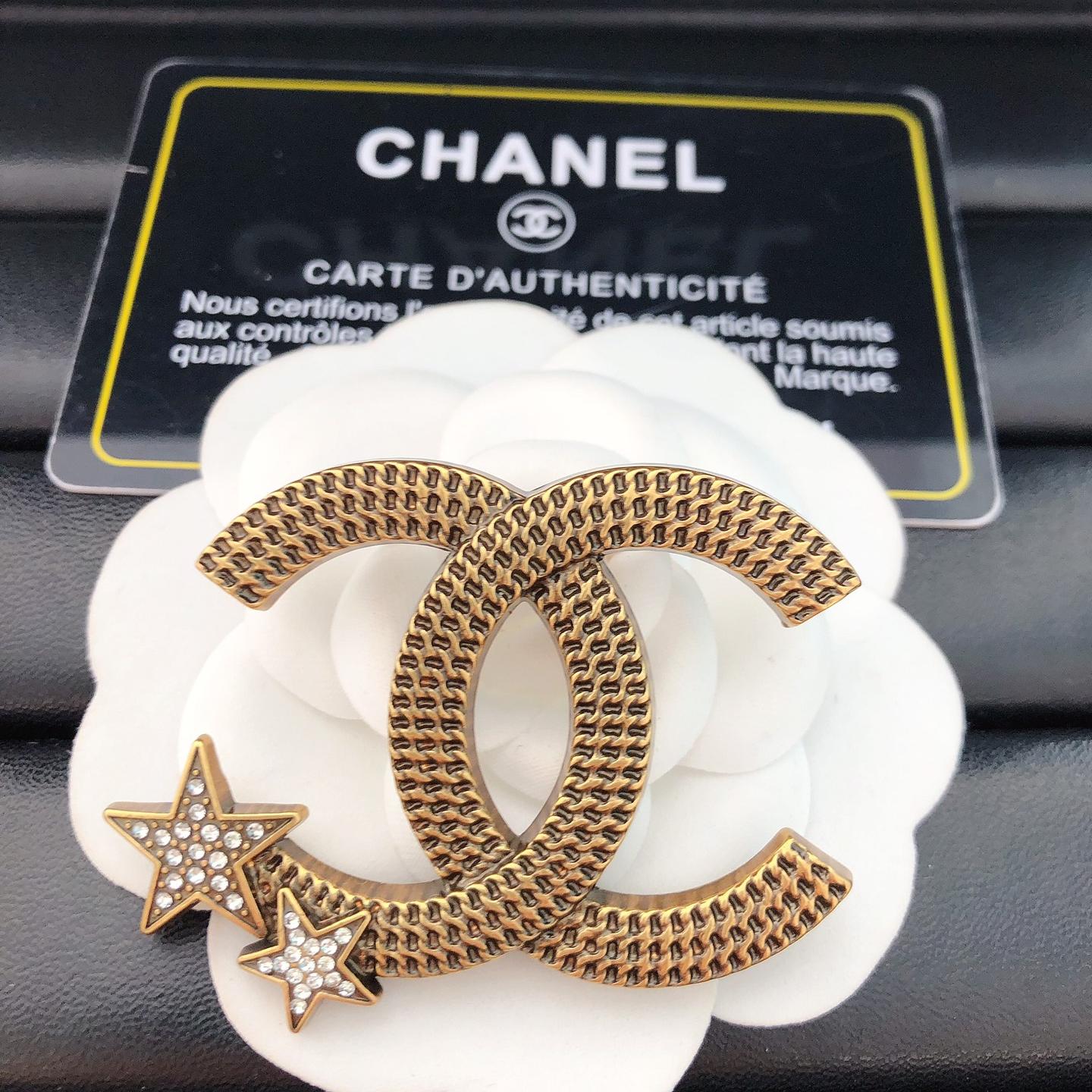 CC with a diamond-studded five-pointed star 60MM*45MM
