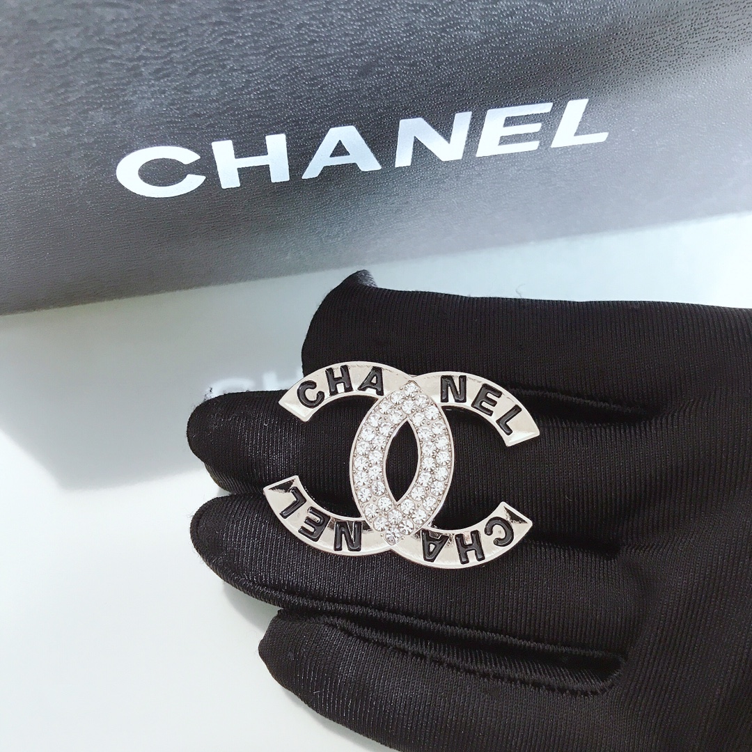 C- Double C With Diamonds And Letter 40MM*30MM