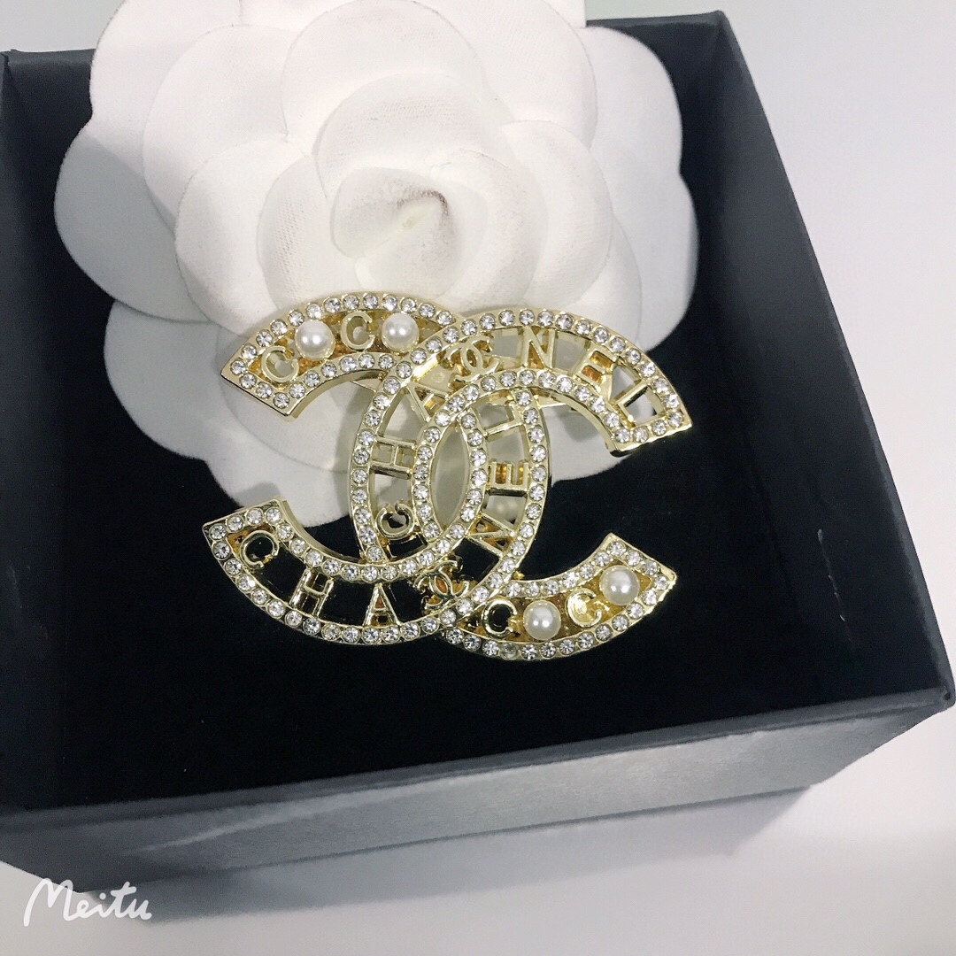 C-Double C With  diamonds And Pearl 50MM*40MM