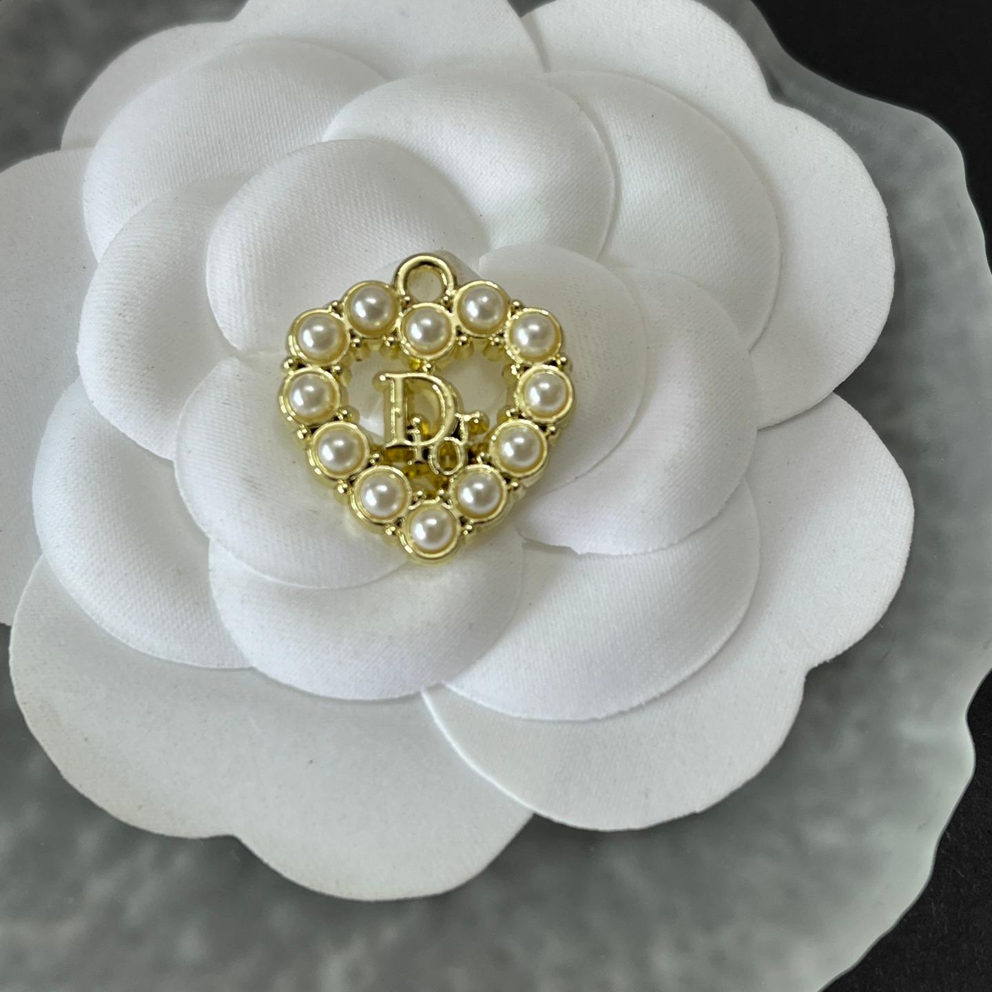 D-Heart-shaped with ring at top 21MM*20MM