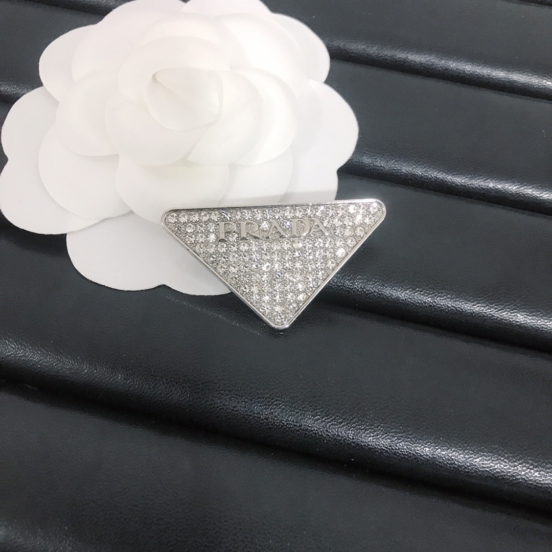 PR-Triangular Metal Signage With Diamond  40MM*22MM