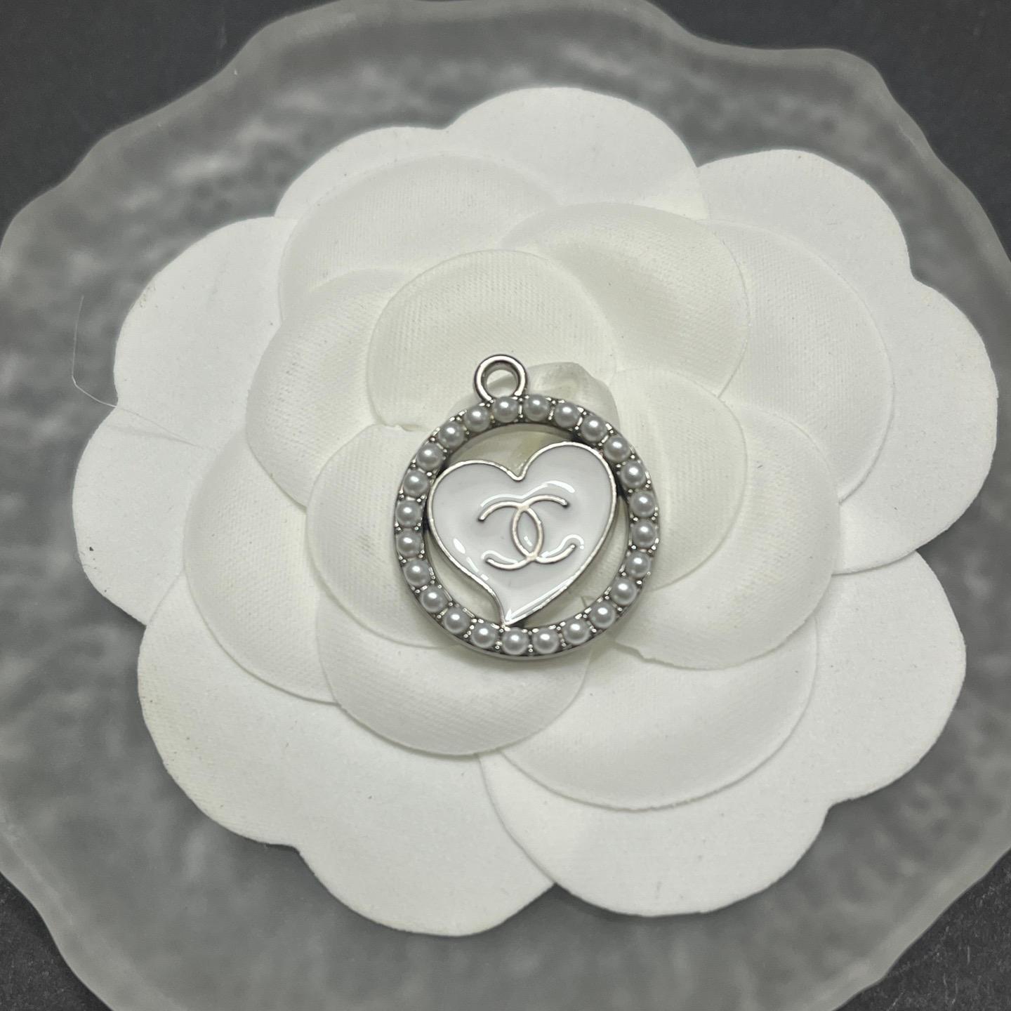 CC-Love Shape Hollow With Pearls 23MM*20MM