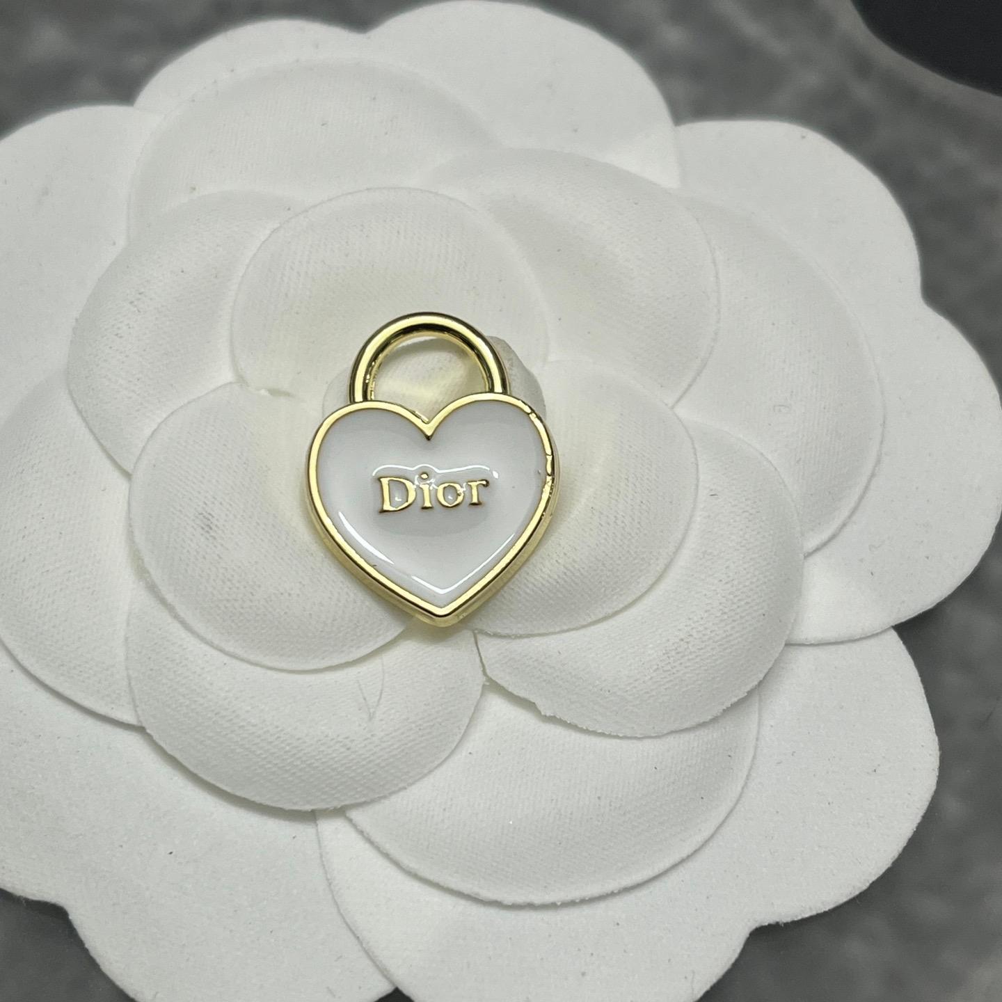 CC-Love Shape Metal Signage 19MM*15MM