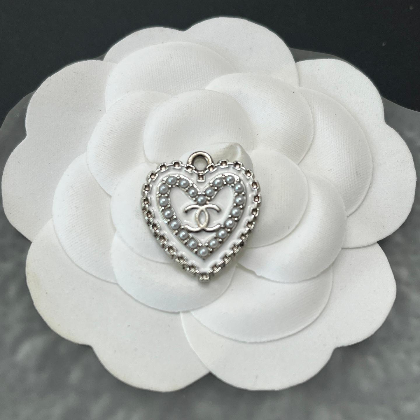 CC-Love Shape With Pearls 22MM*20MM
