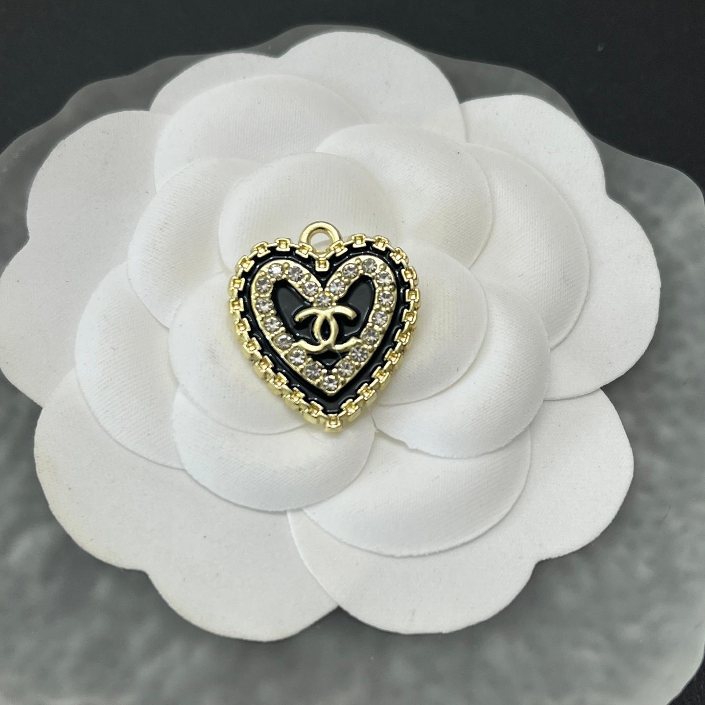 CC-Love Shape With Diamond  22MM*20MM