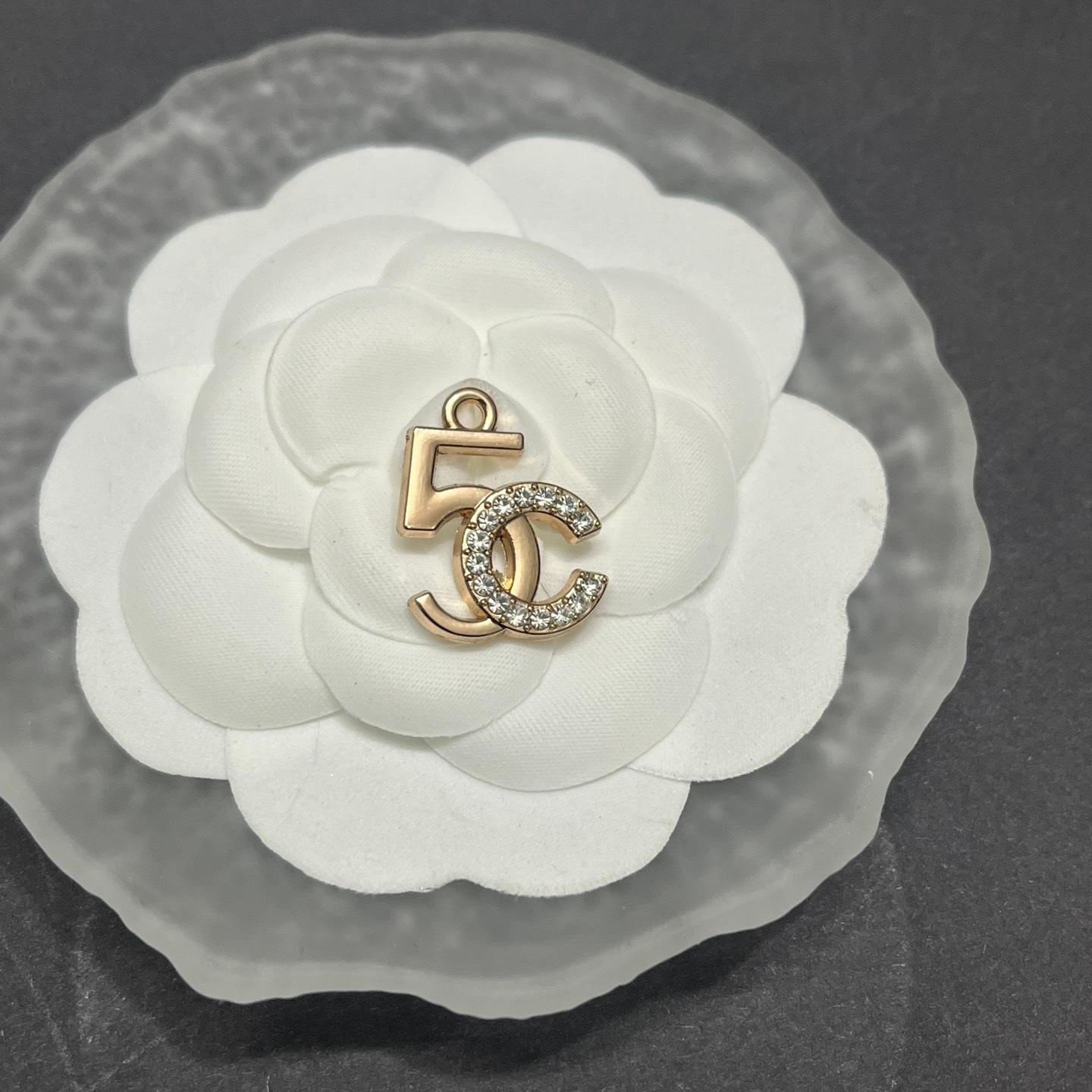 CC with 5-shaped design 21MM*18MM