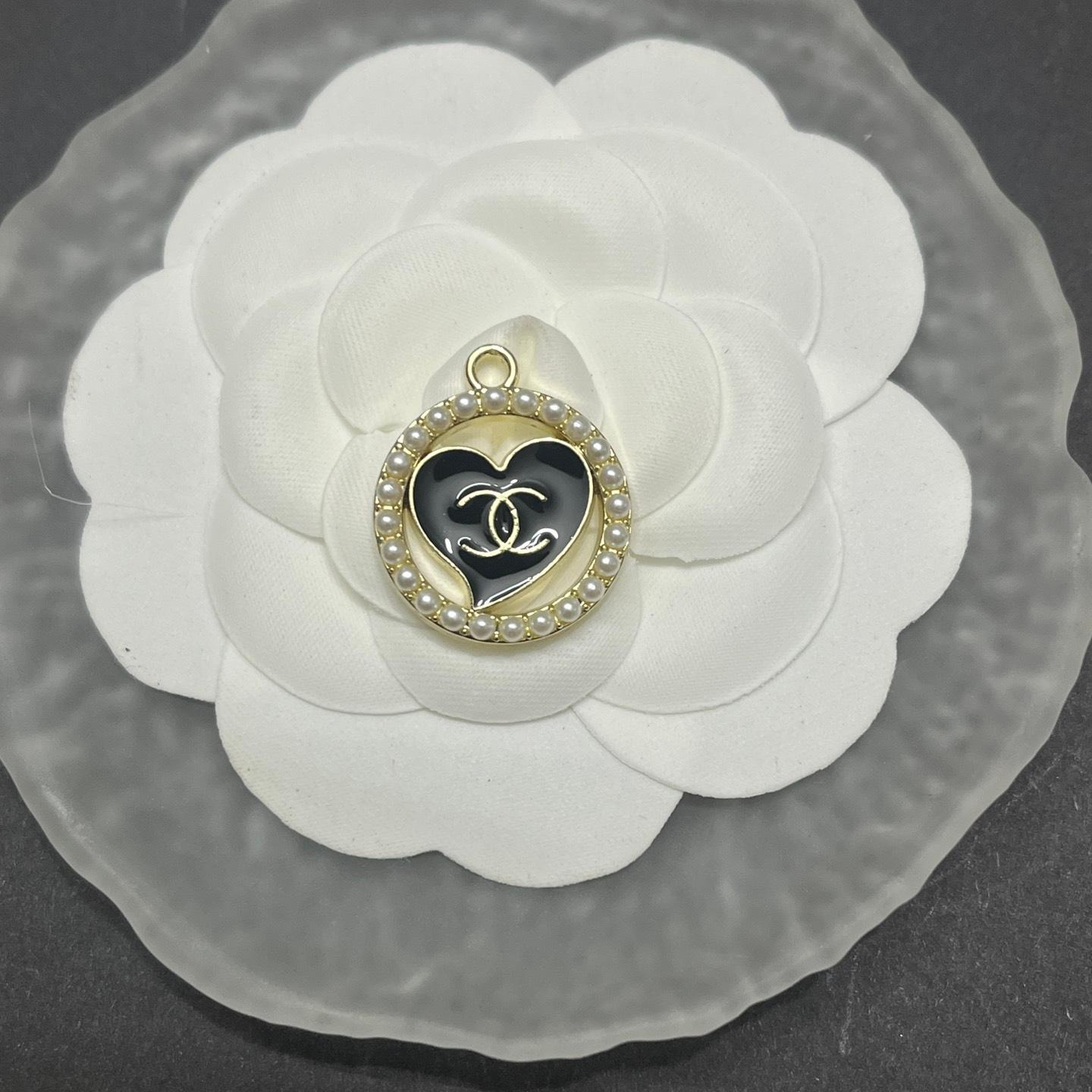 CC-Love Shape Hollow With Pearls 23MM*20MM