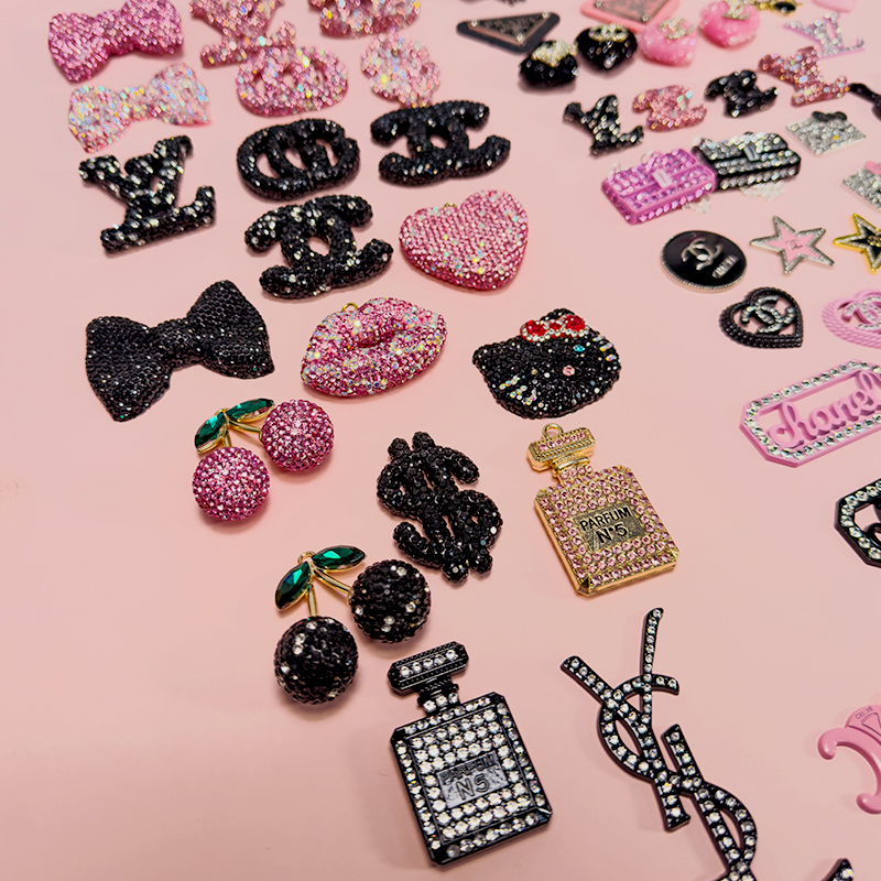 50-100PCS MIX PINK-BLACK LUX CHARMS