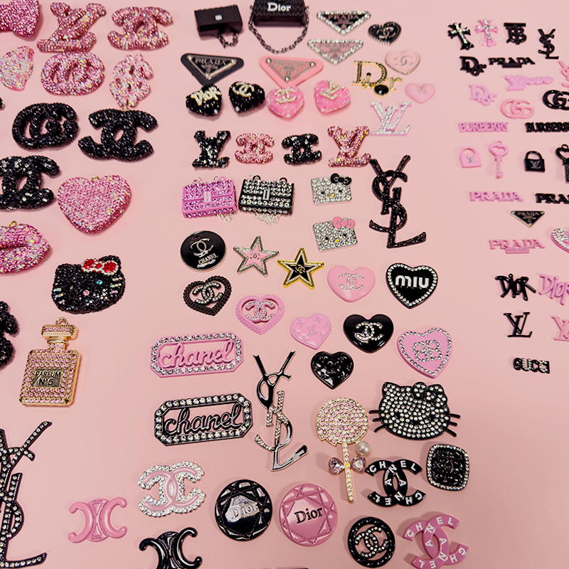 50-100PCS MIX PINK-BLACK LUX CHARMS