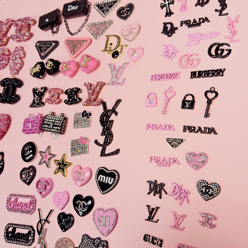 50-100PCS MIX PINK-BLACK LUX CHARMS