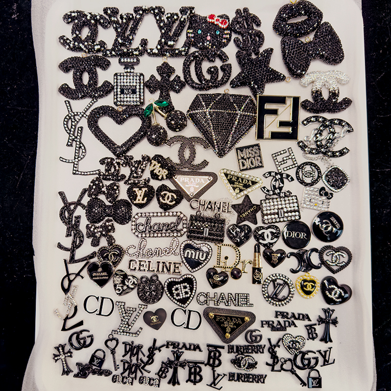 50-100PCS MIX BLACK LUX CHARMS