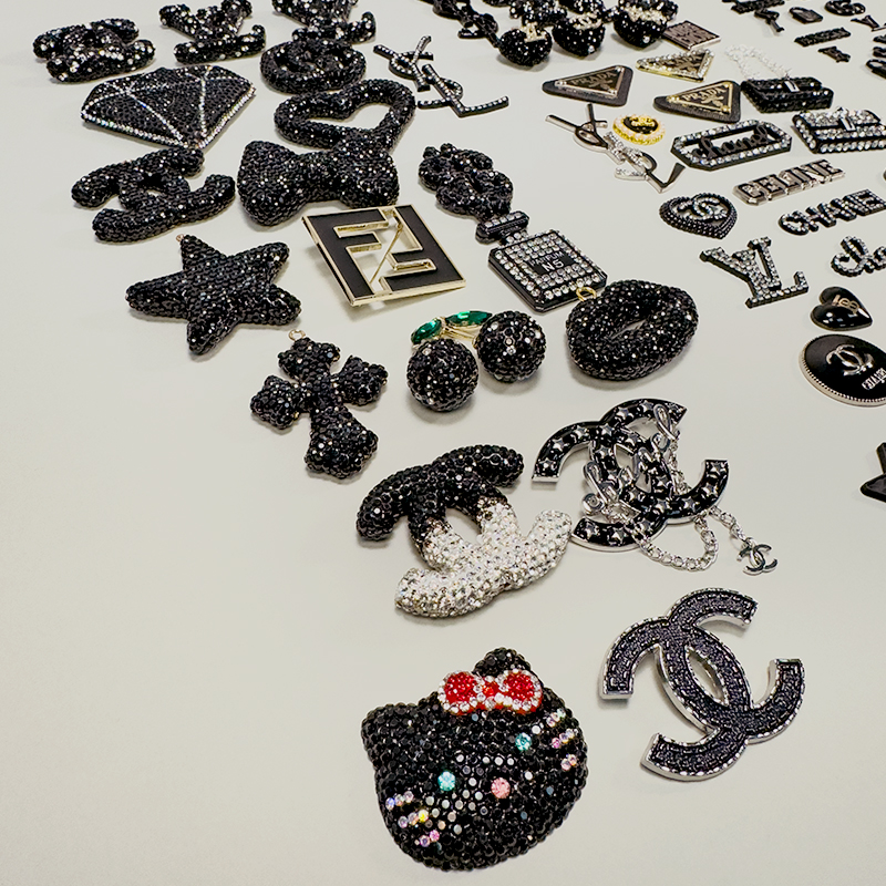 50-100PCS MIX BLACK LUX CHARMS
