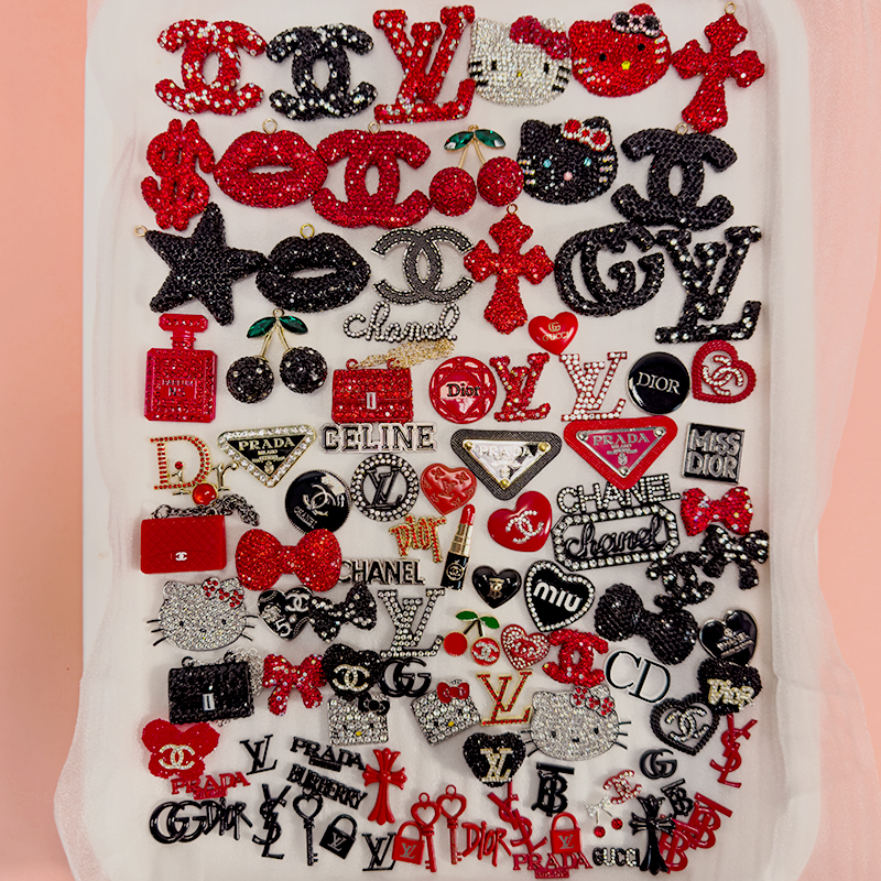 50-100PCS MIX RED-BLACK LUX CHARMS