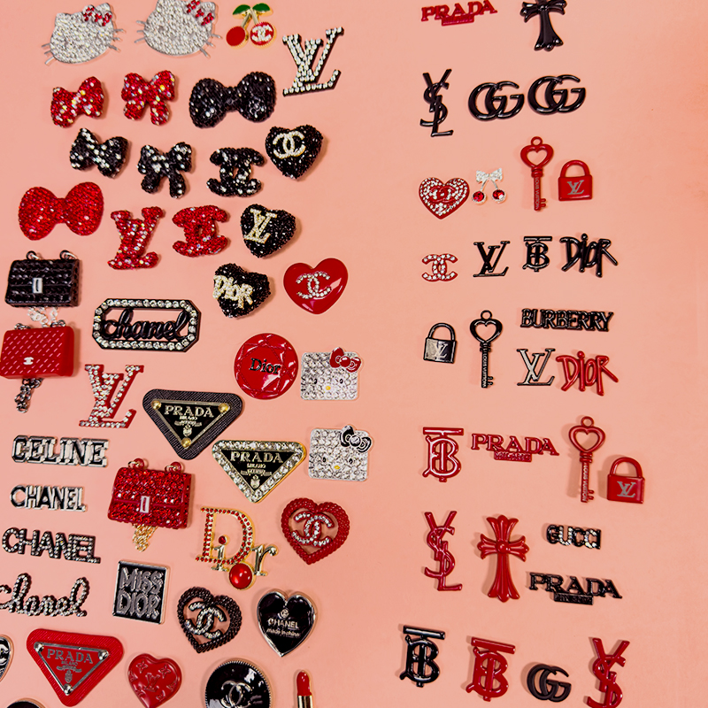 50-100PCS MIX RED-BLACK LUX CHARMS