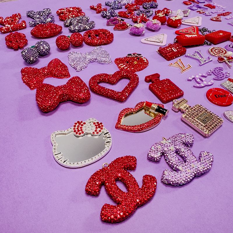 50-100PCS MIX RED-PURPLE LUX CHARMS