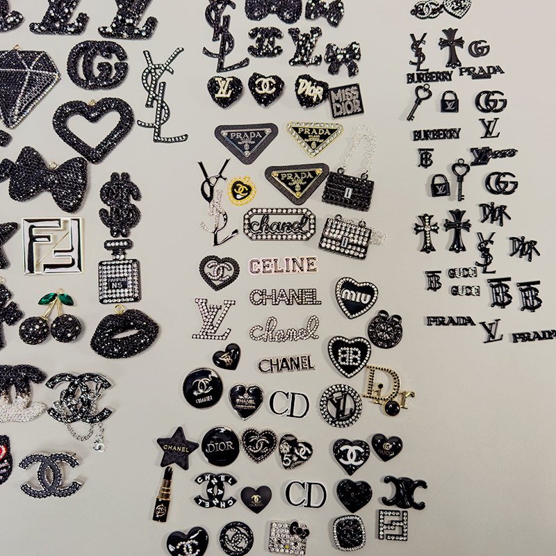 50-100PCS MIX BLACK LUX CHARMS