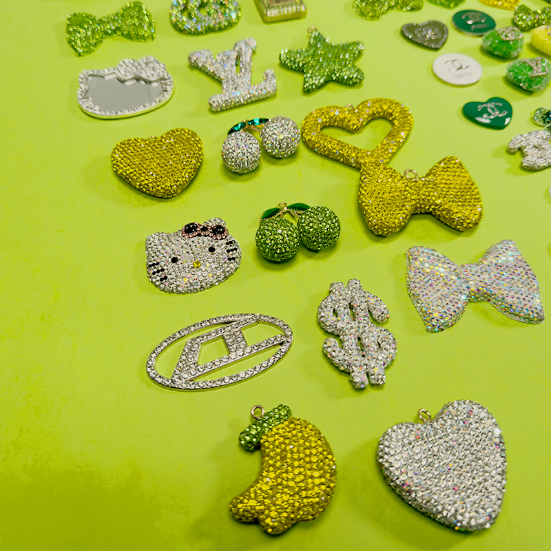 50-100PCS MIX Silver-Green-Yellow LUX CHARMS