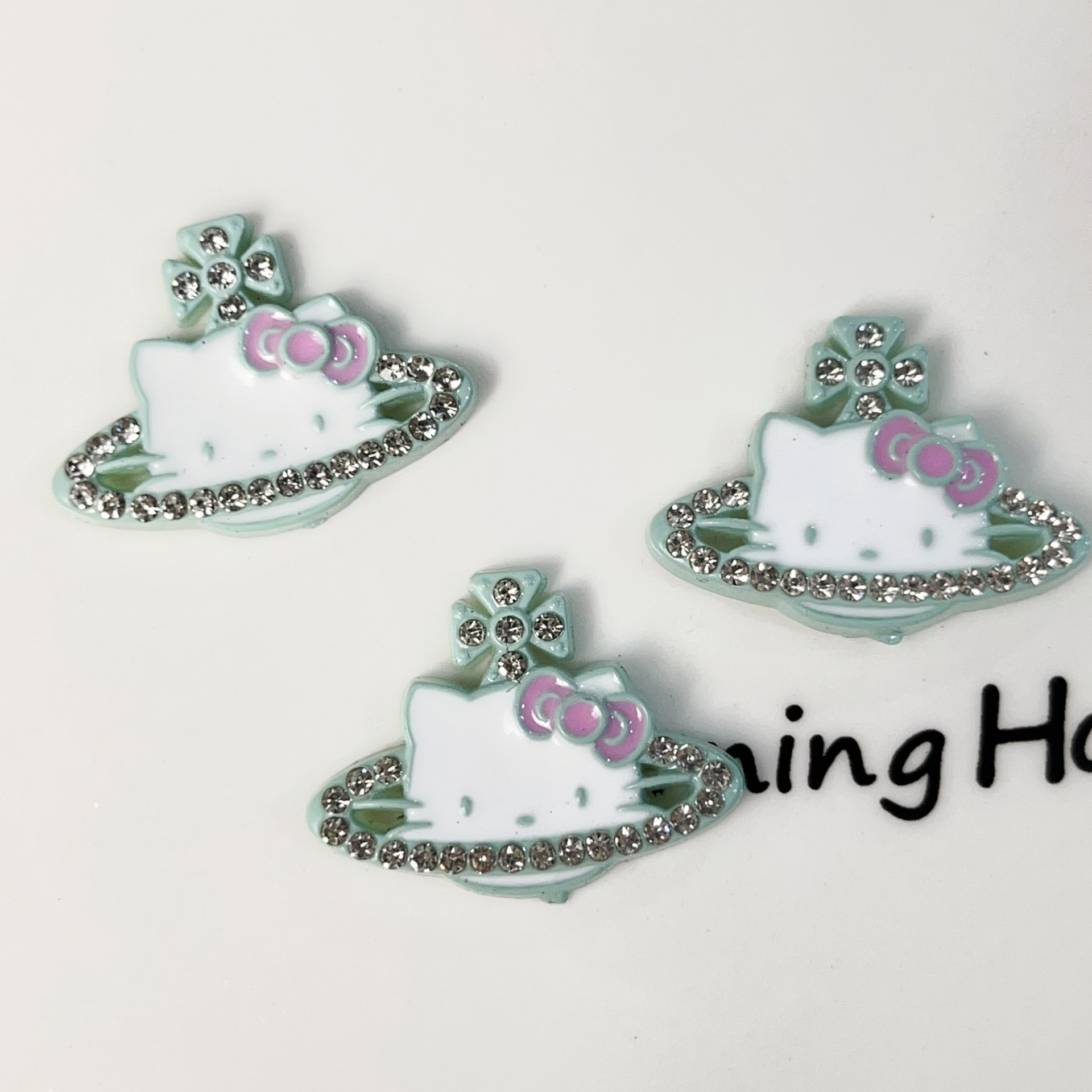 A Bag of（10PCS）Non-Metal Saturn Kitty With Diamonds