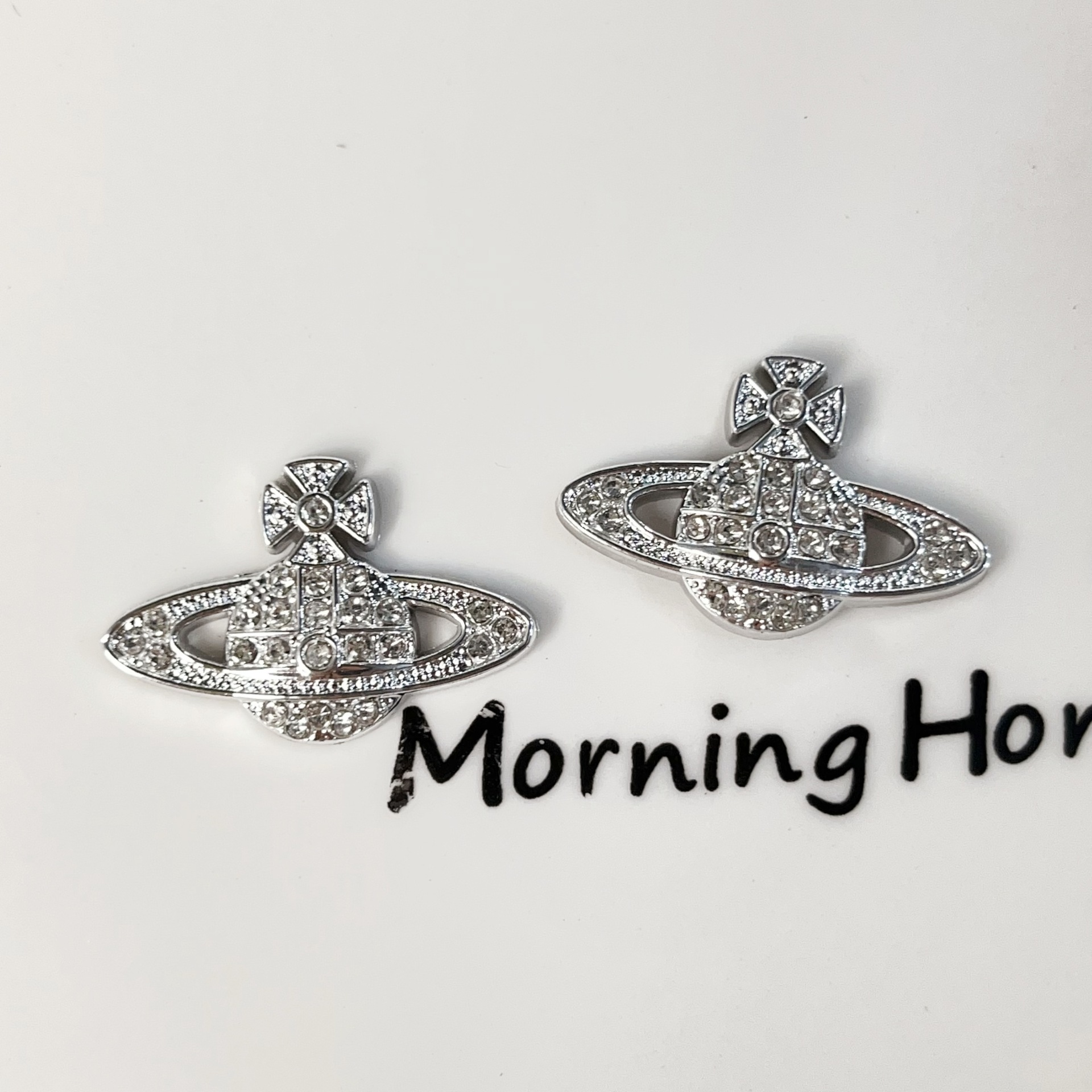 A Bag of（10PCS）Non-Metal Saturn With Diamonds