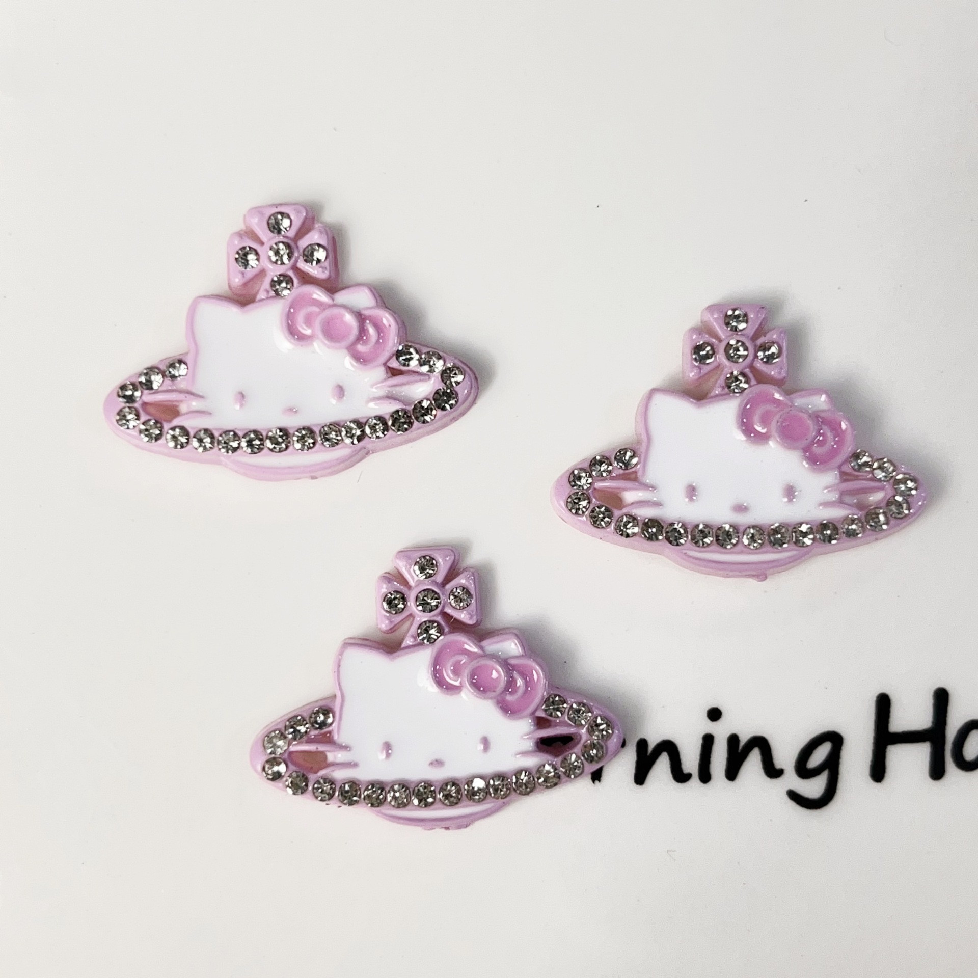 A Bag of（10PCS）Non-Metal Saturn Kitty With Diamonds