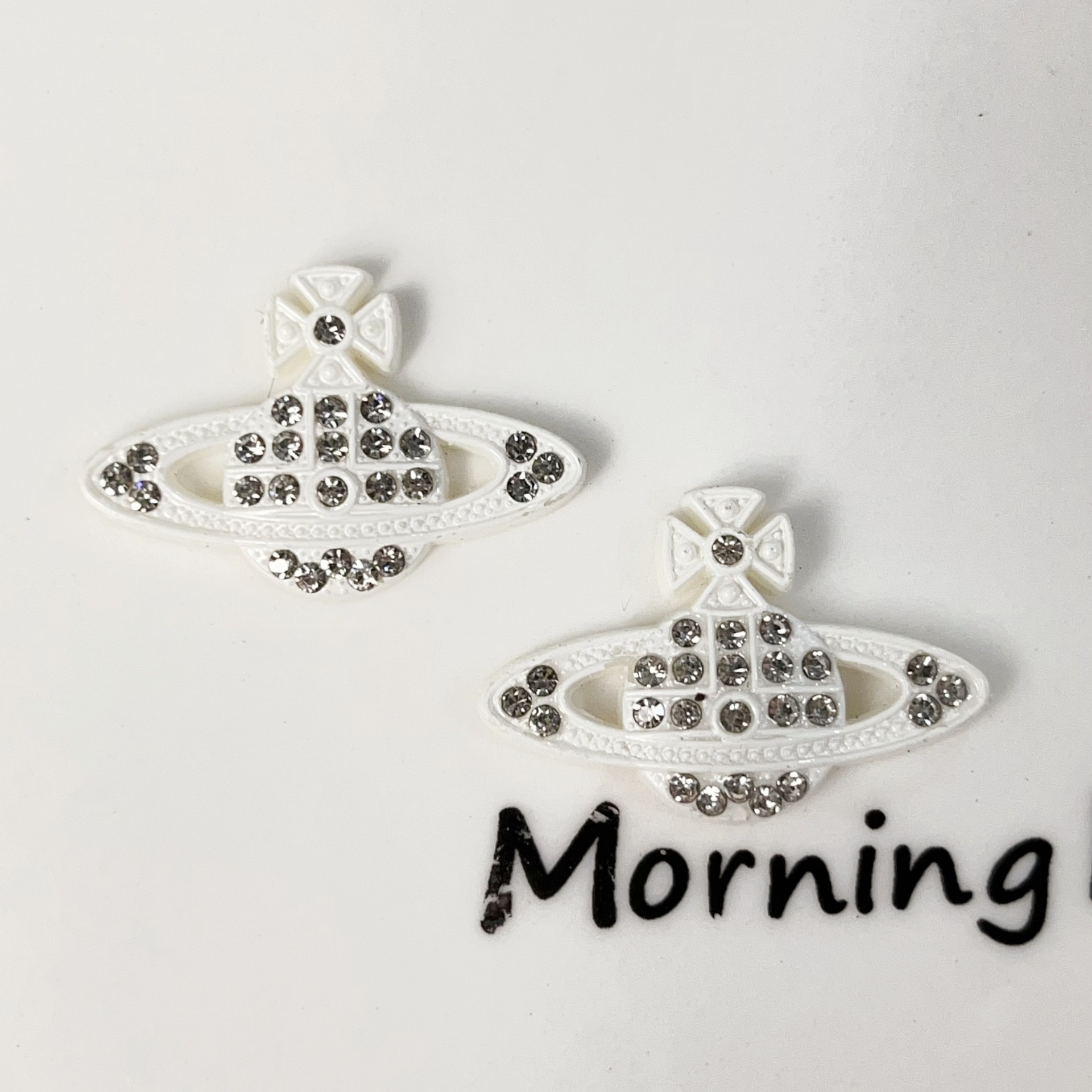A Bag of（10PCS）Non-Metal Saturn With Diamonds