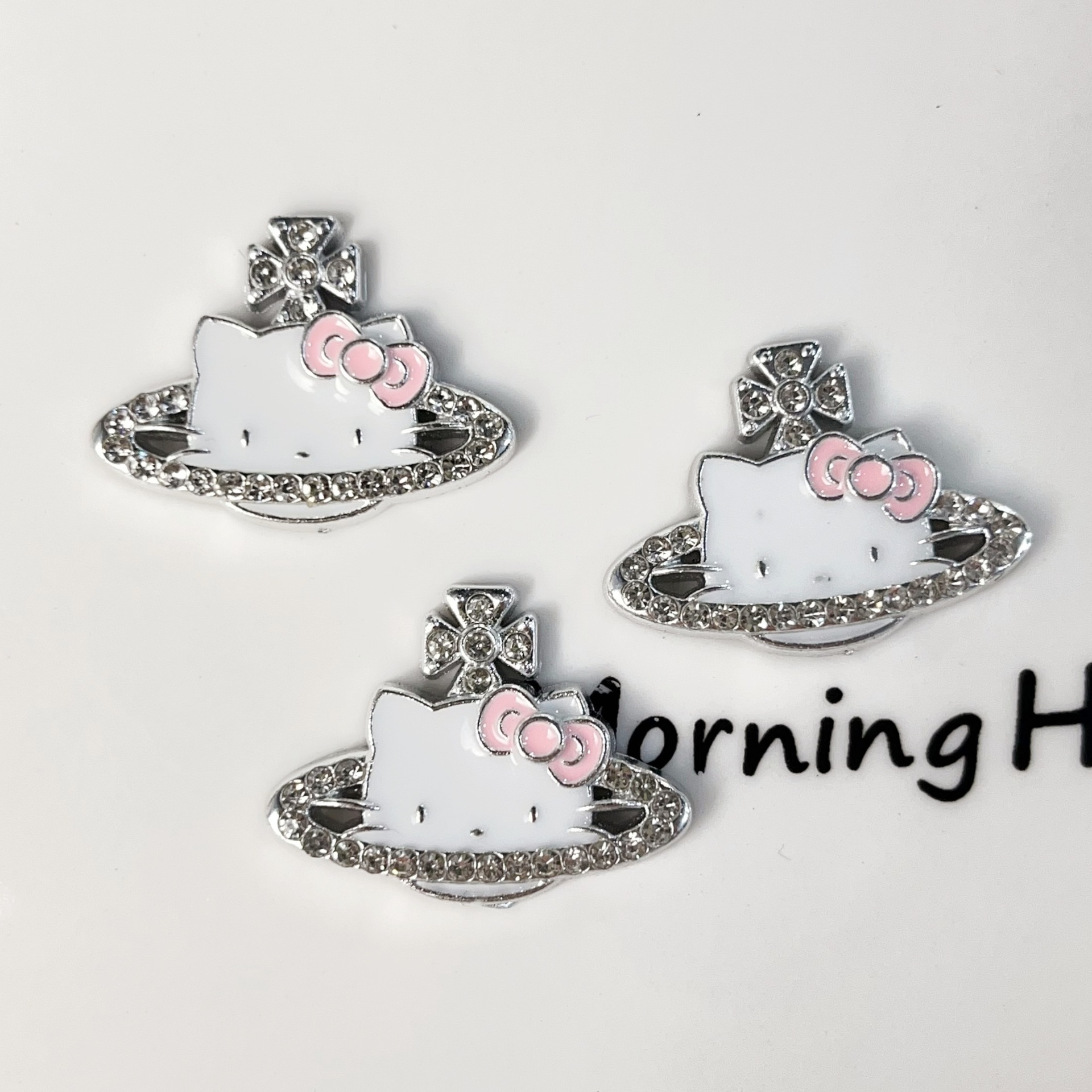 A Bag of（10PCS）Non-Metal Saturn Kitty With Diamonds