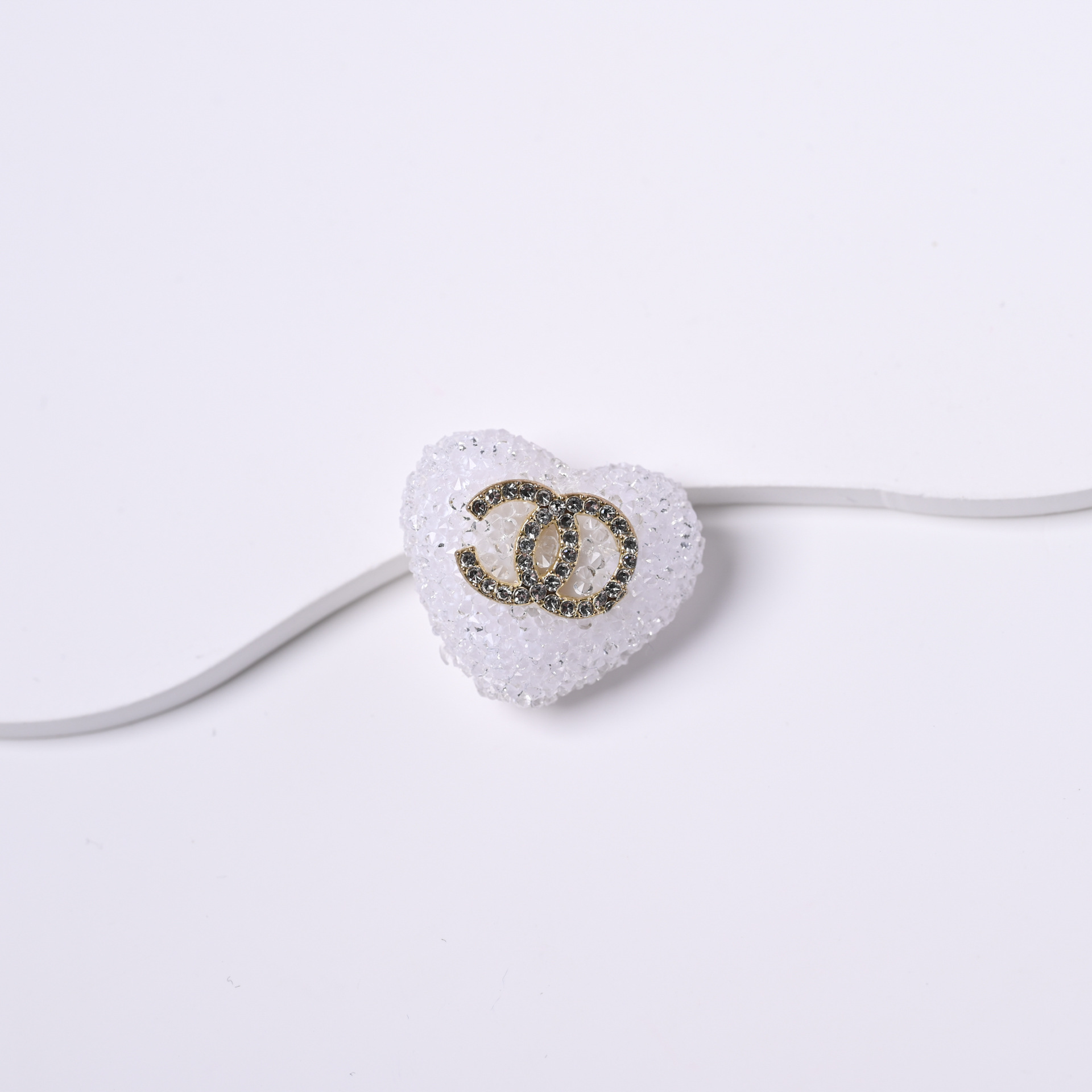Love Shape Signage  With Diamonds cc 21MM*22MM