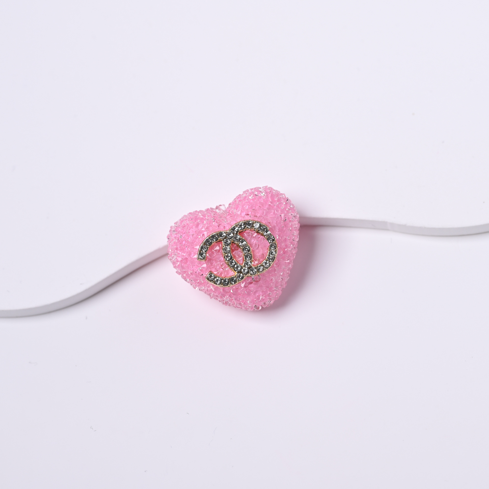Love Shape Signage  With Diamonds cc 21MM*22MM
