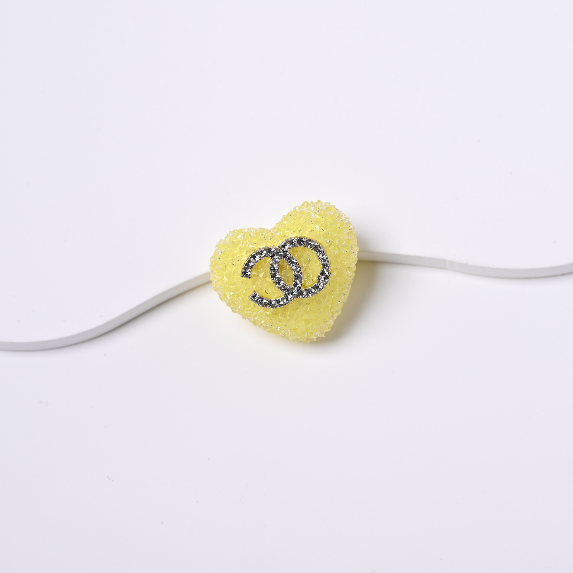 Love Shape Signage  With Diamonds cc 21MM*22MM