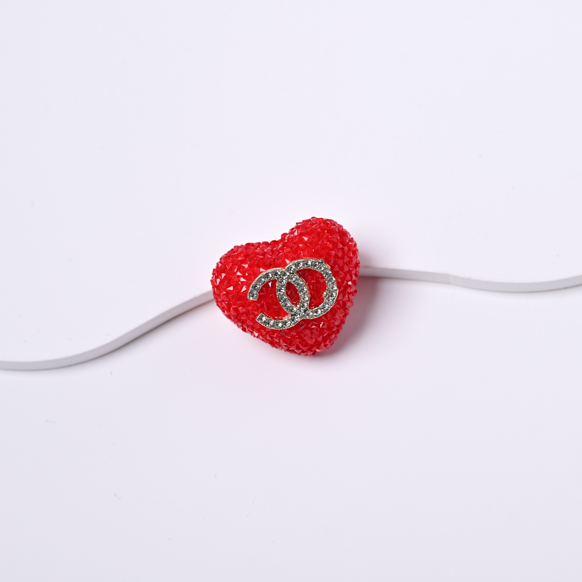 Love Shape Signage  With Diamonds cc 21MM*22MM