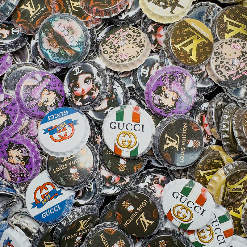 A Pack of 5PCS Designer Bottle Cap with Pin on the Back
